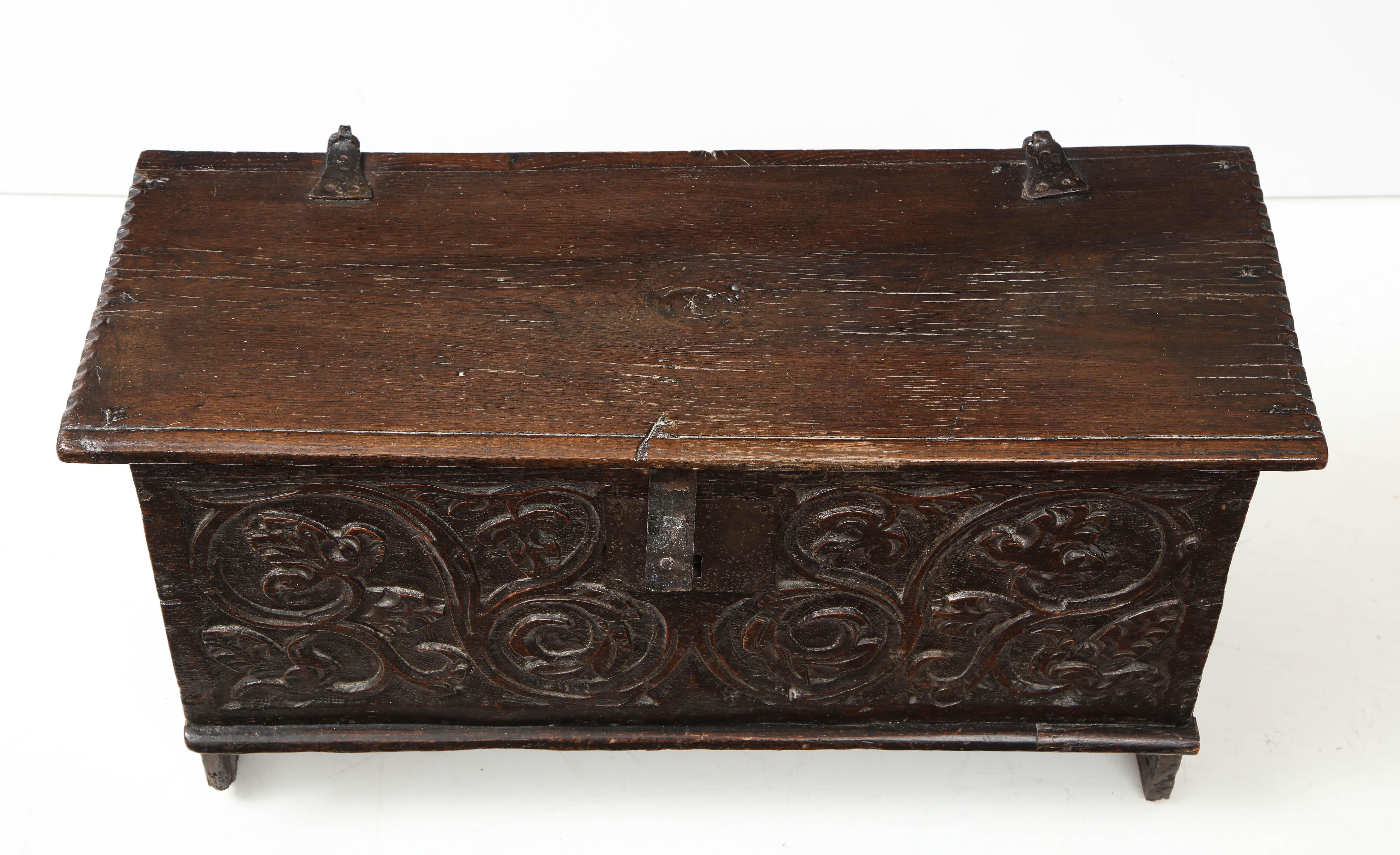 18th Century Italian Jacobean Coffer In Good Condition In New York, NY