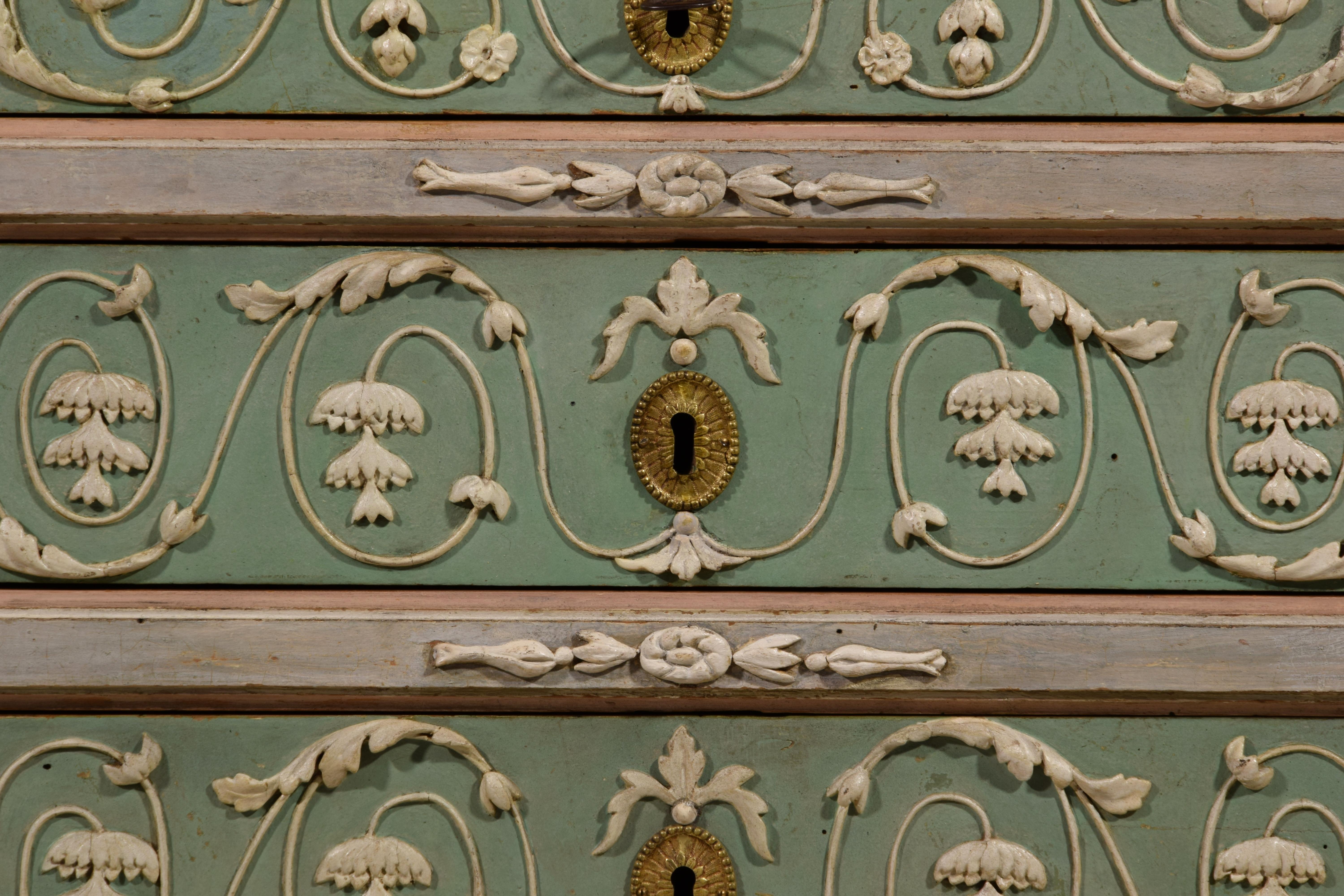 18th Century, Italian Lacquered Wood Chest of Drawers 6