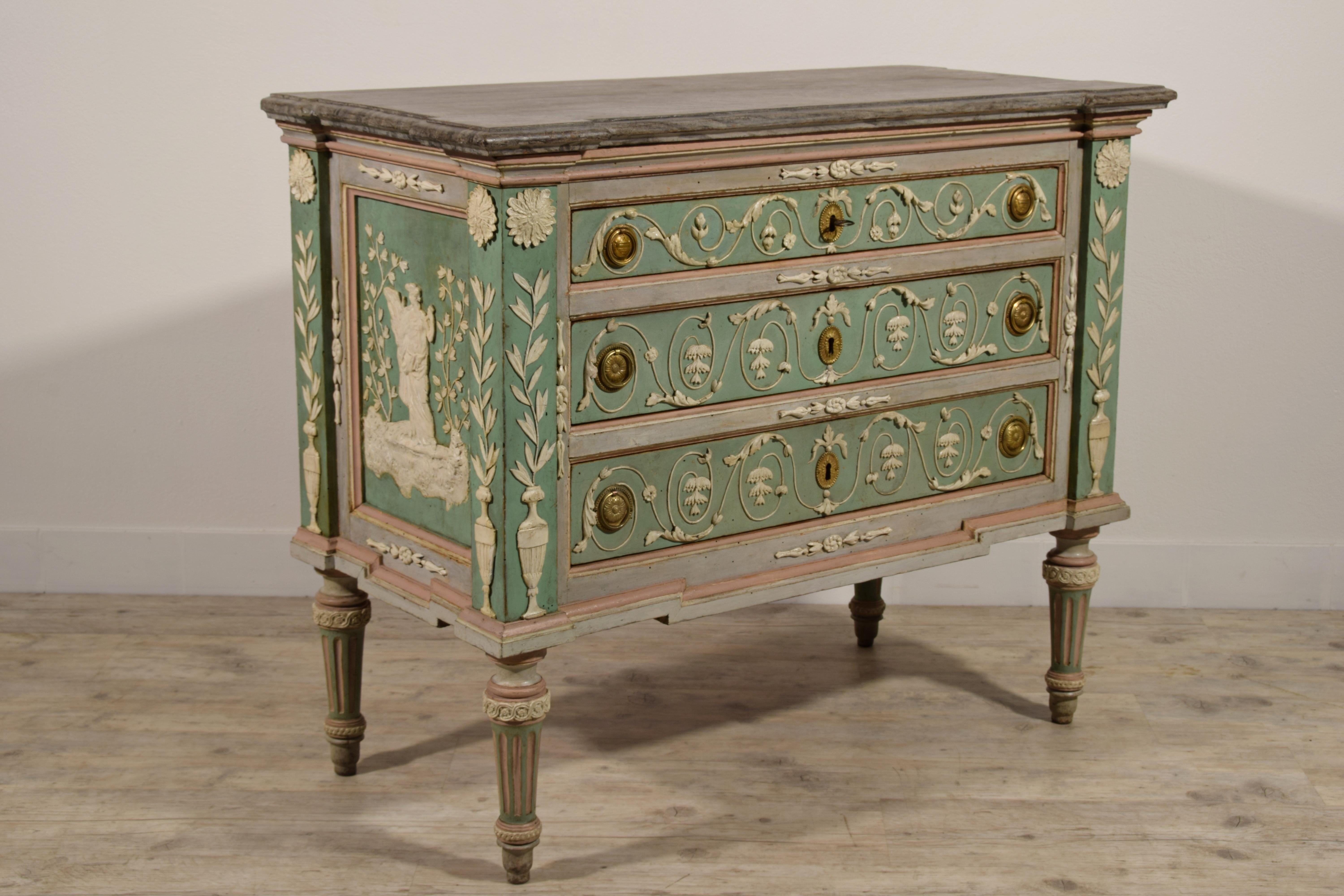 18th Century, Italian Lacquered Wood Chest of Drawers 10