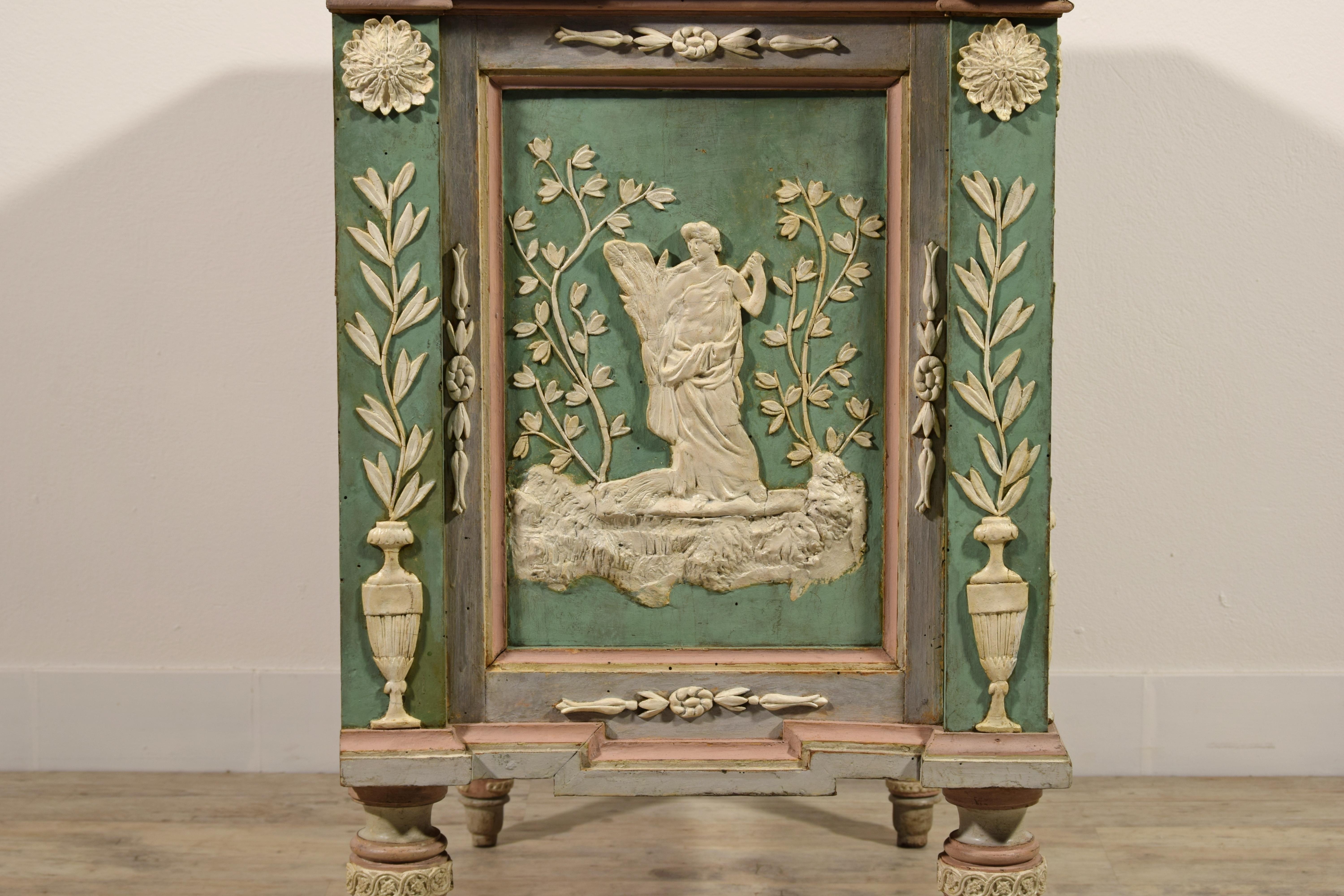 18th Century, Italian Lacquered Wood Chest of Drawers 2