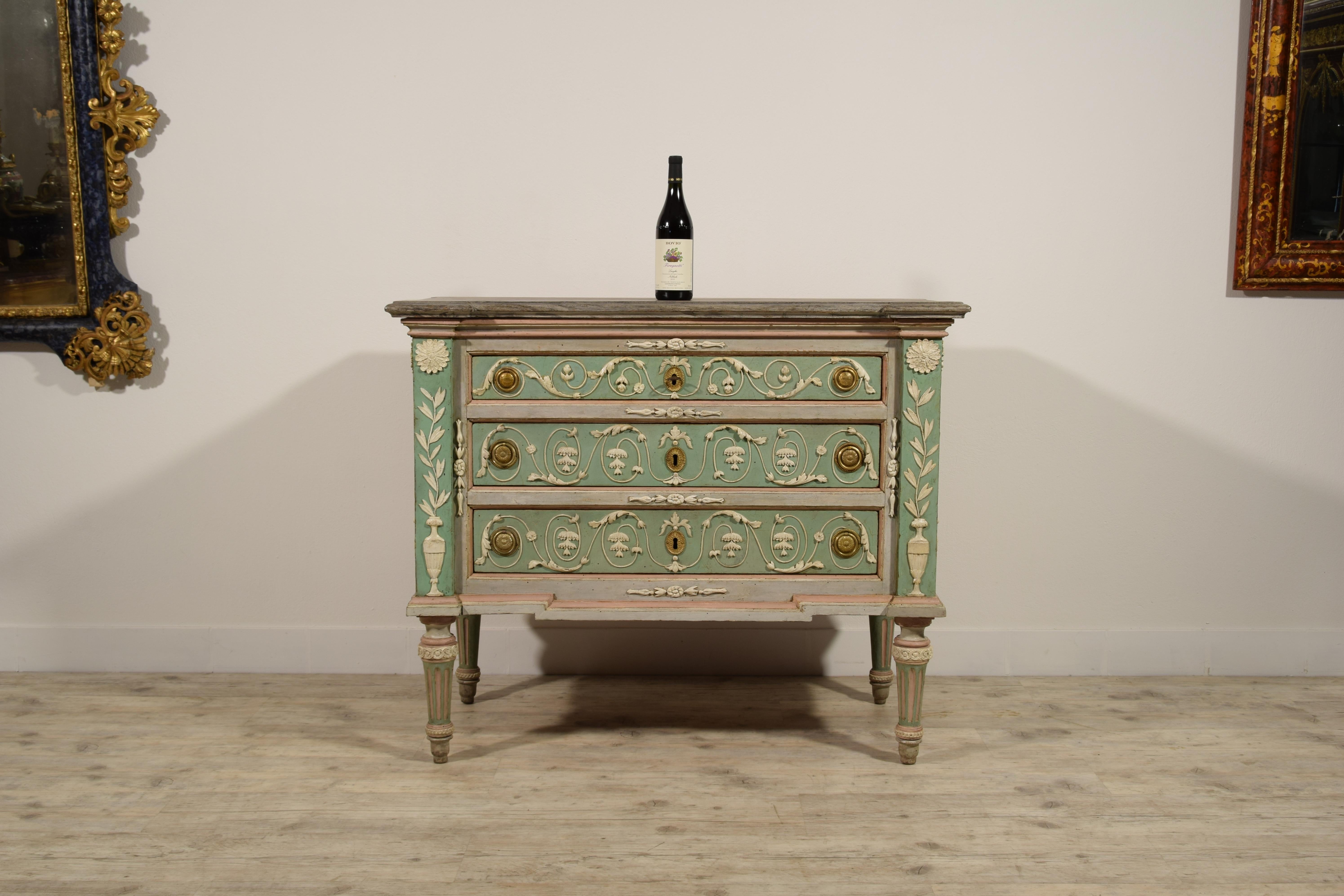 18th Century, Italian Lacquered Wood Chest of Drawers 3
