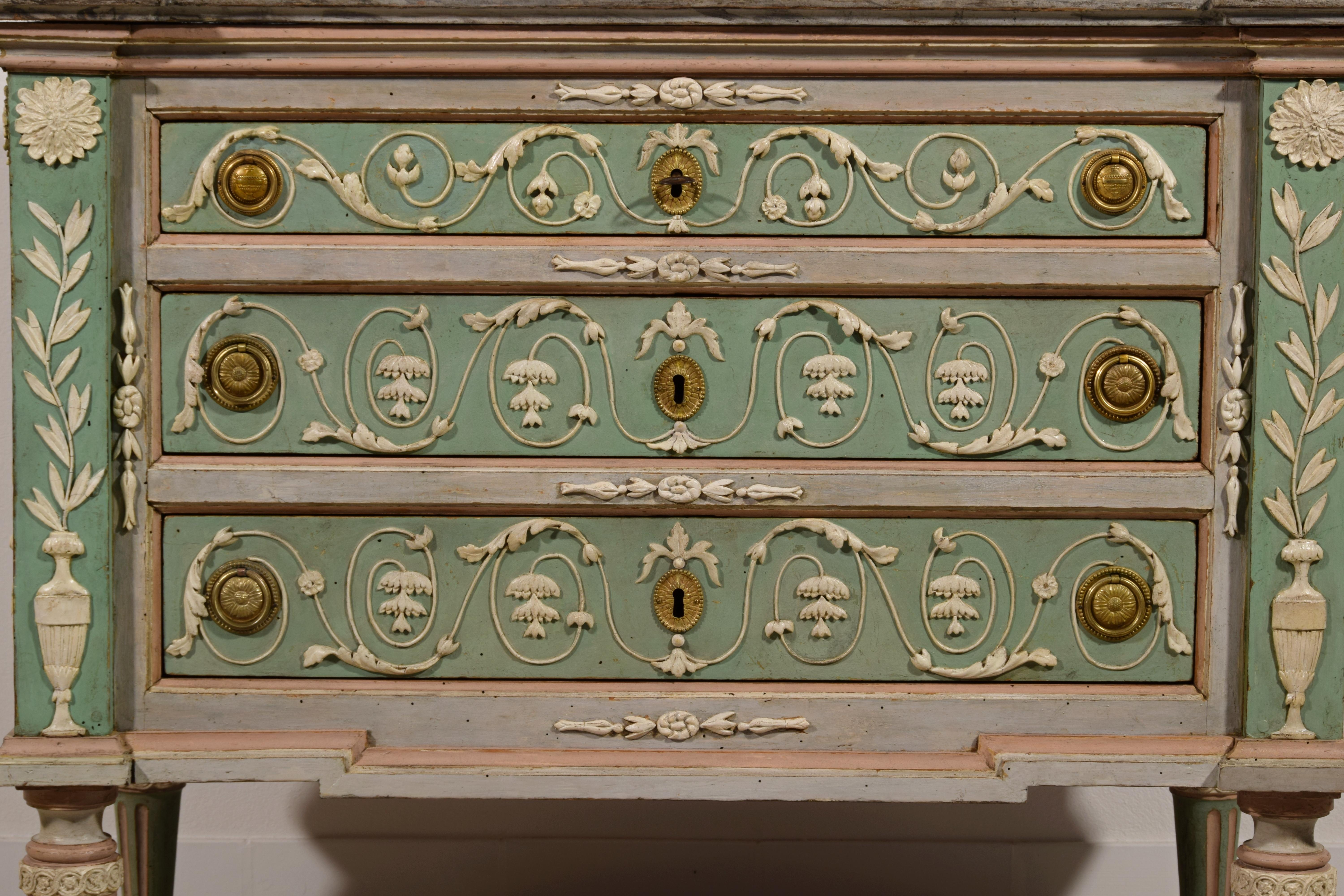 18th Century, Italian Lacquered Wood Chest of Drawers 4