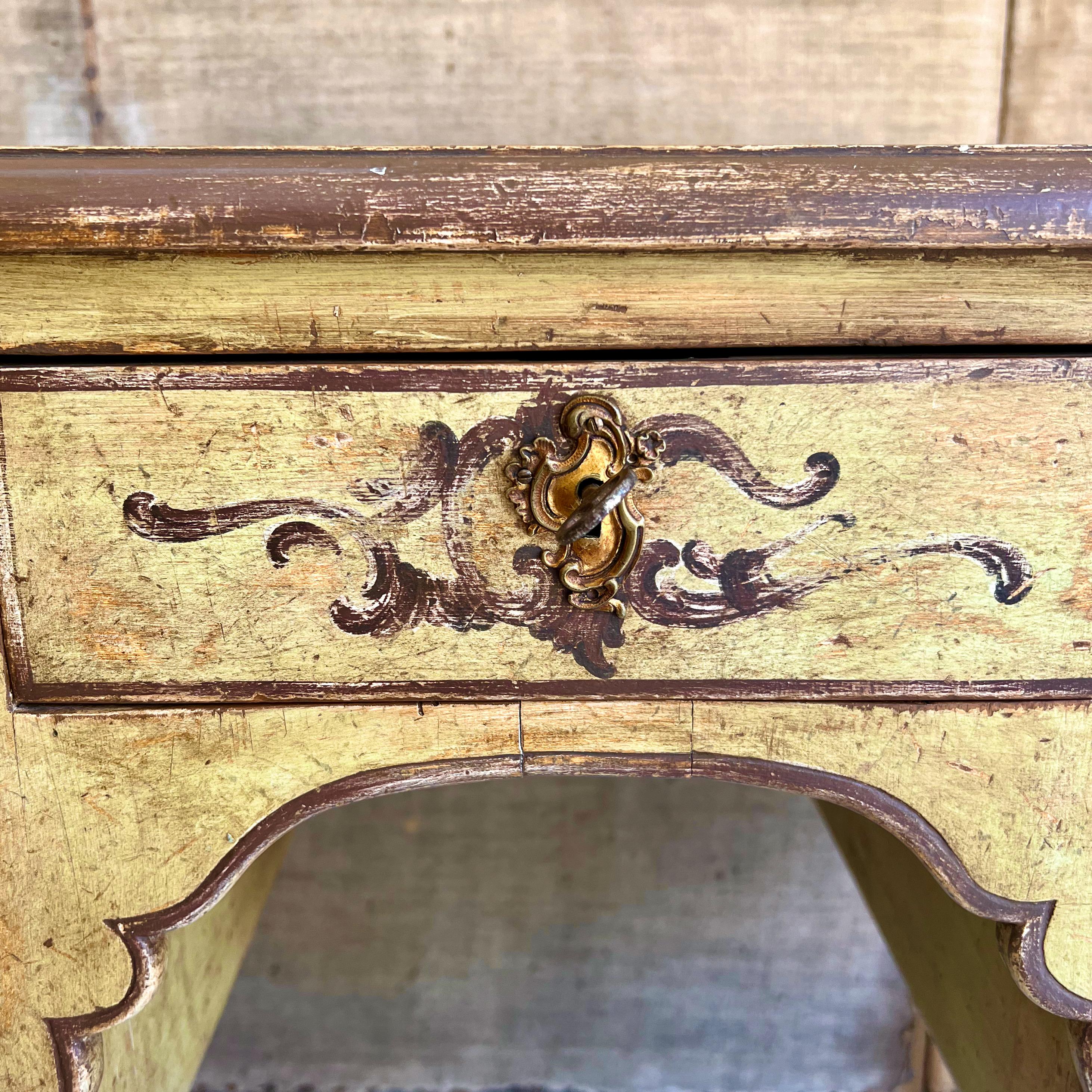 18th Century Italian Ladies Desk For Sale 9