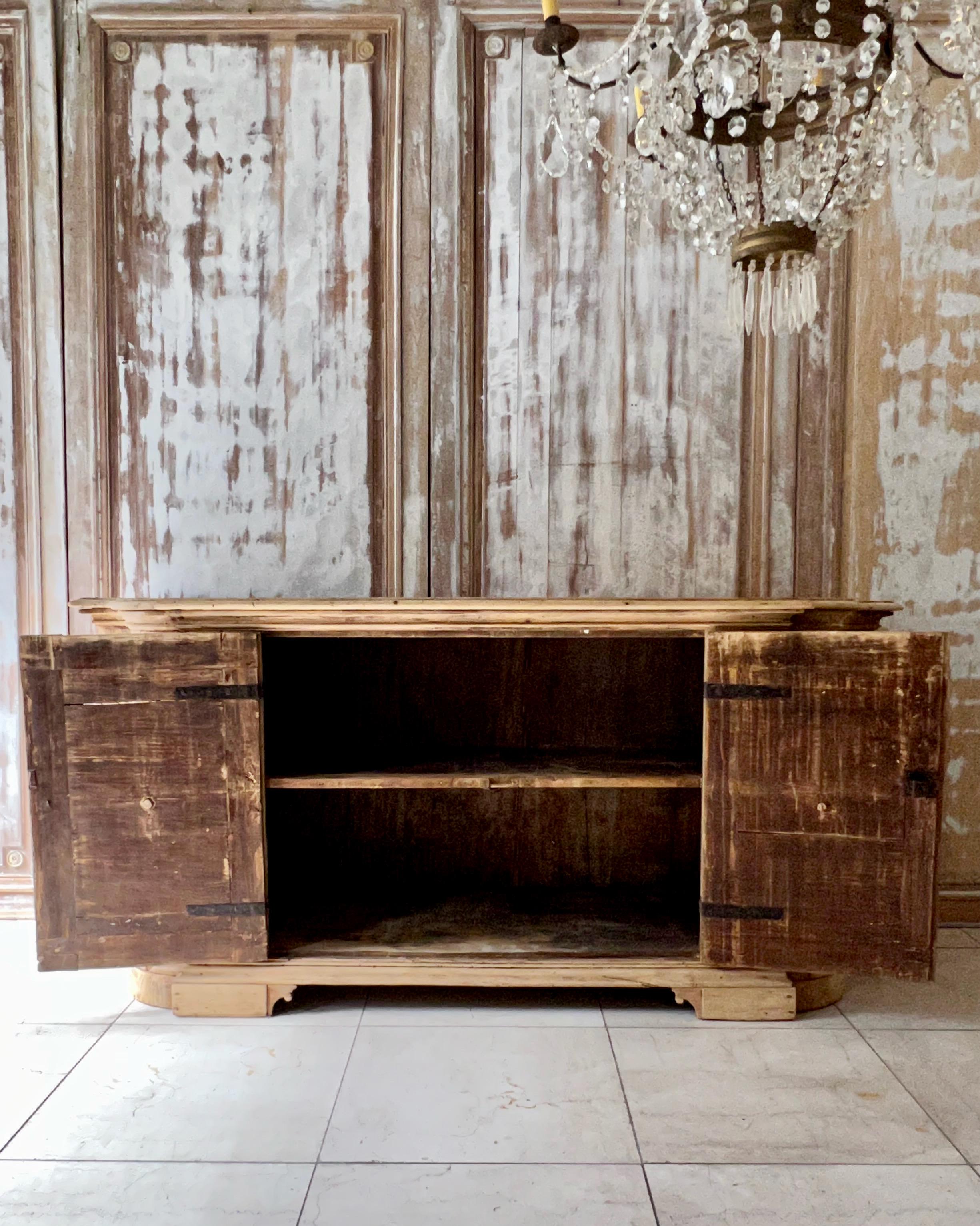 18th Century Italian Large Sideboard In Good Condition In Charleston, SC