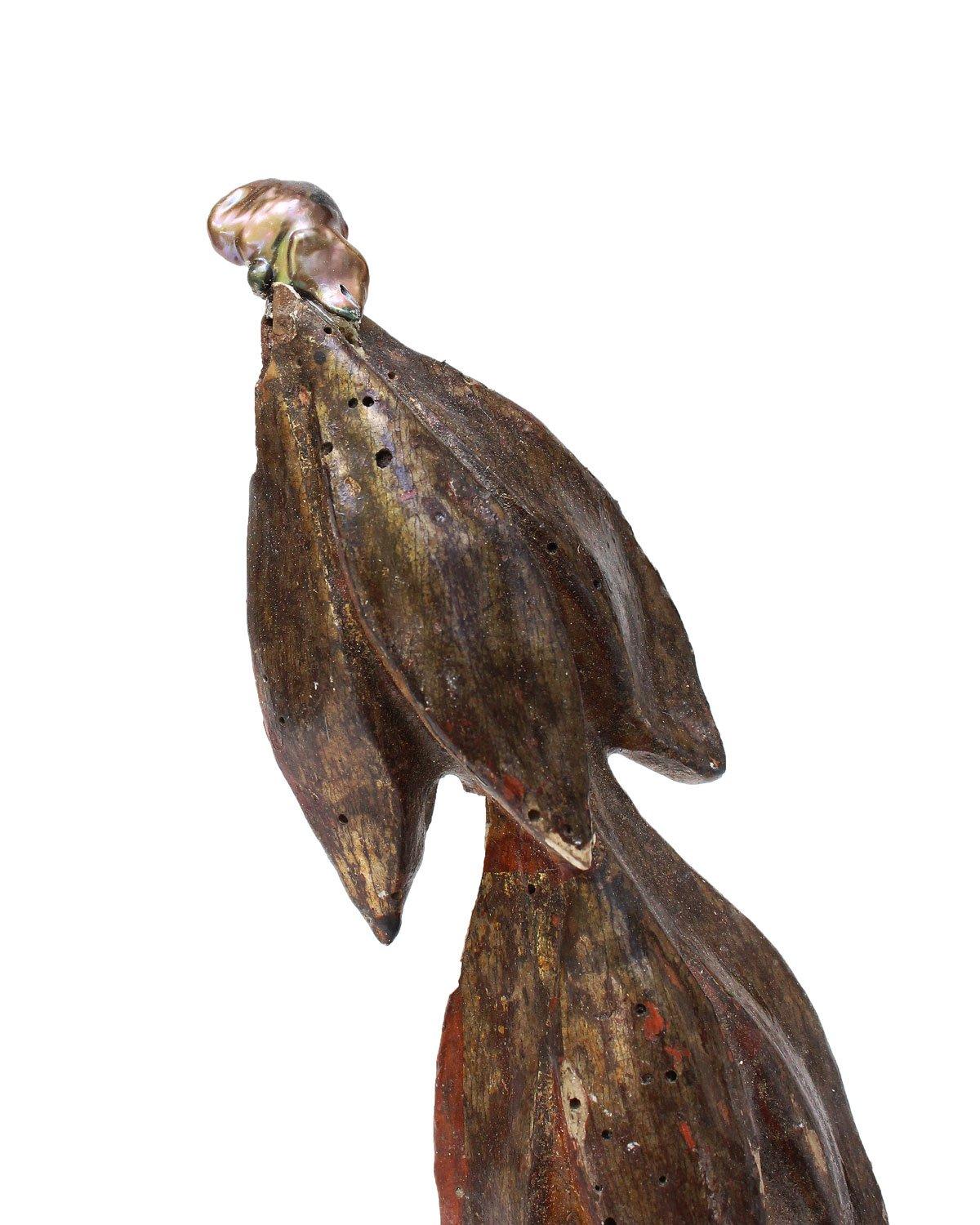 Fragmento de Hoja Italiana del Siglo XVIII con Perla Barroca y Cristales de Barita sobre Ágata Rococó en venta