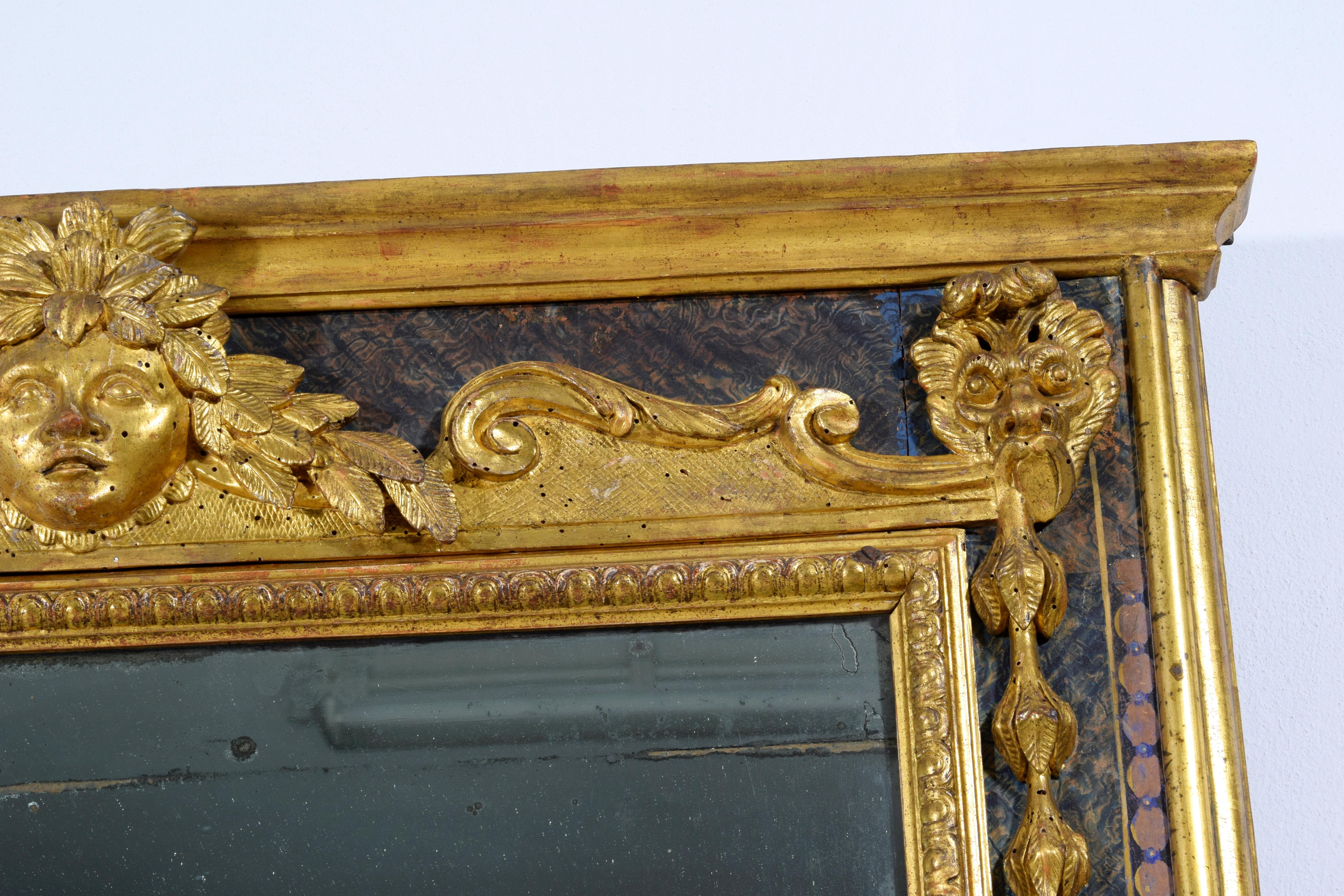 Miroir italien du XVIIIe siècle en bois doré sculpté de style Louis XIV en vente 3