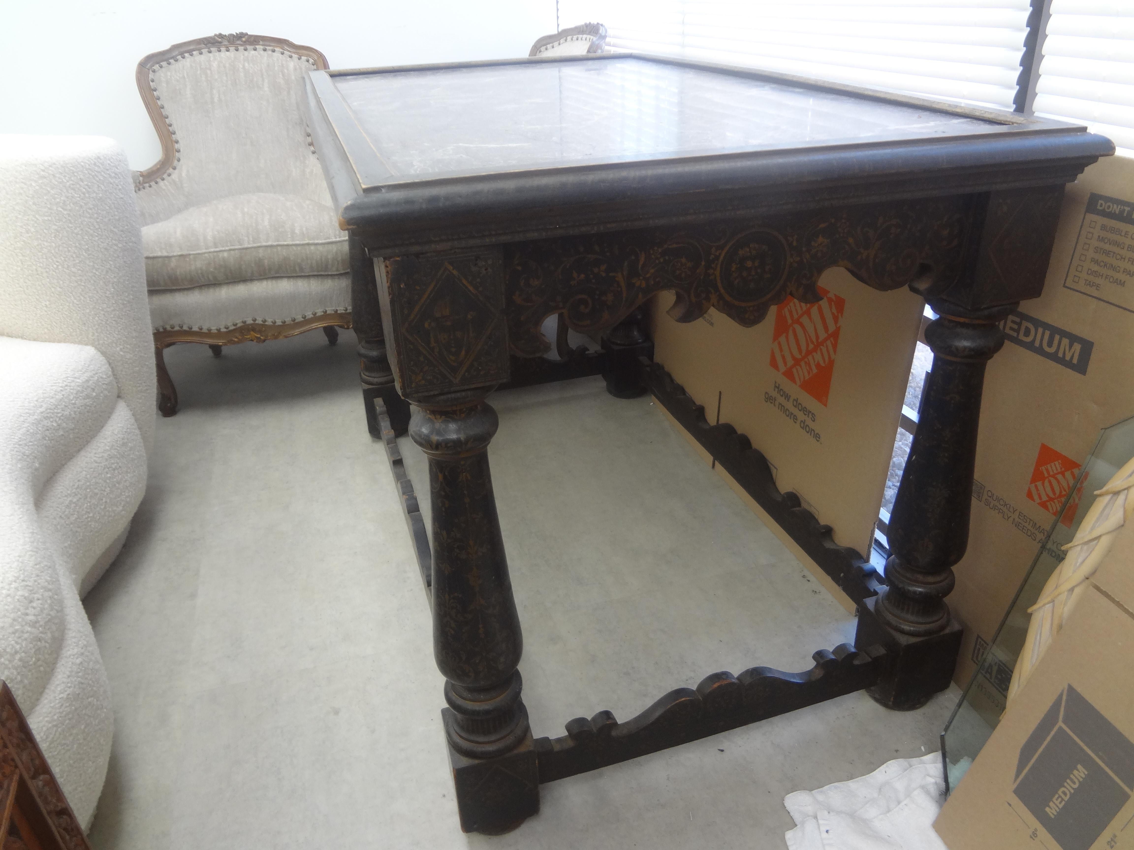 Table centrale ébonisée Louis XIV italienne du XVIIIe siècle Bon état - En vente à Houston, TX