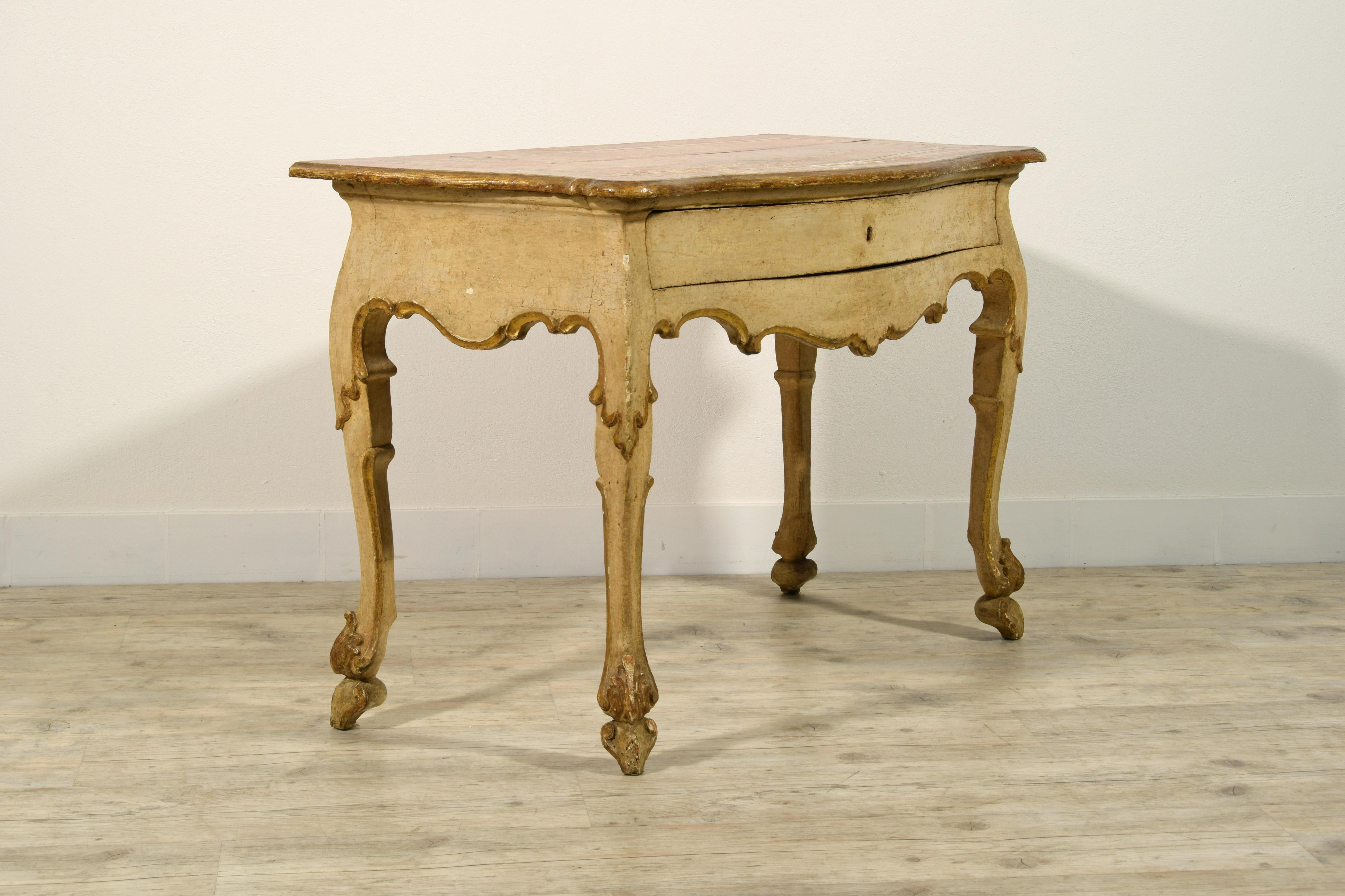 18th Century, Italian Louis XIV Lacquered and Giltwood Console For Sale 2