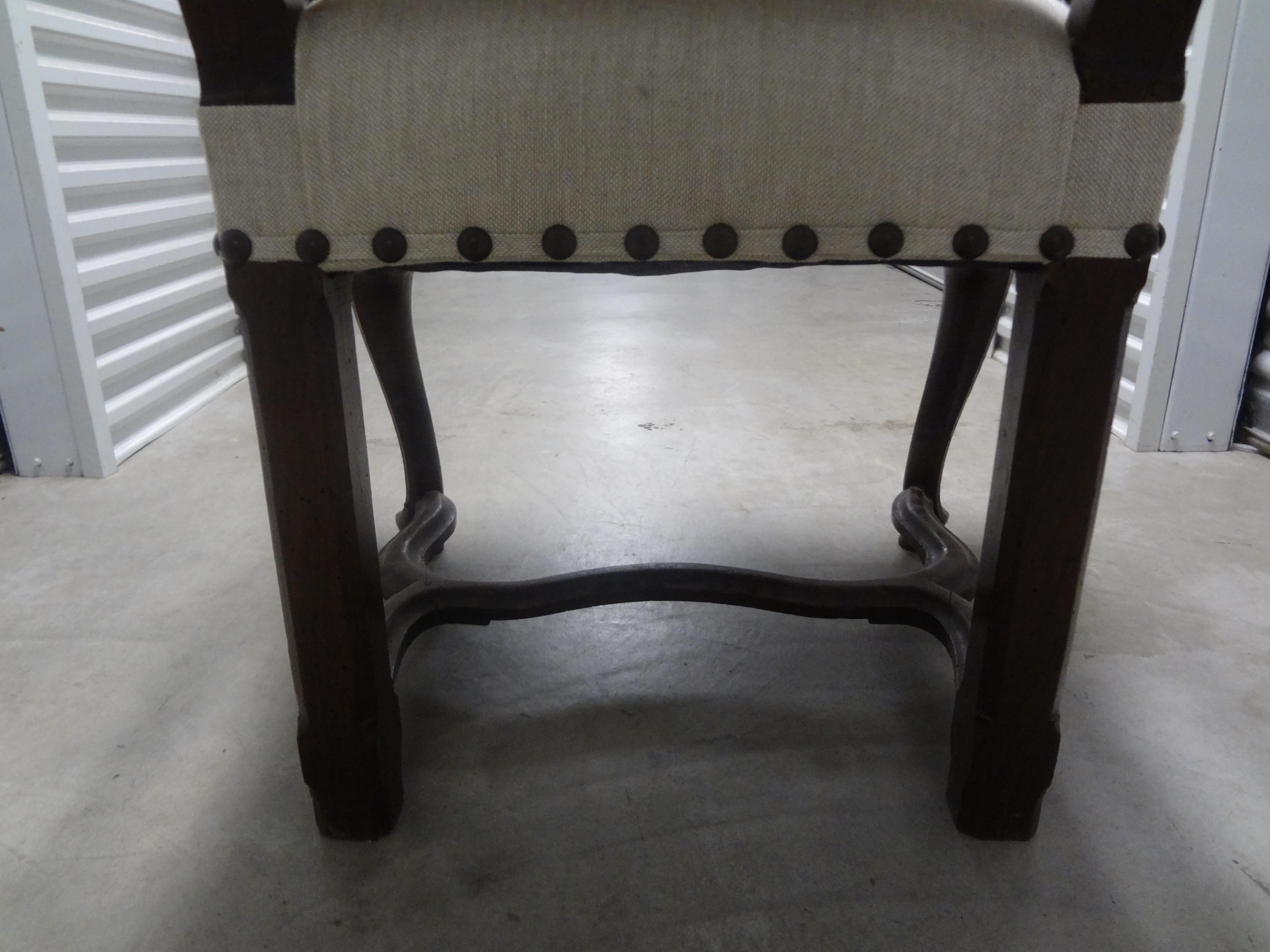 Chaise italienne en noyer Louis XIV du 18e siècle en vente 3