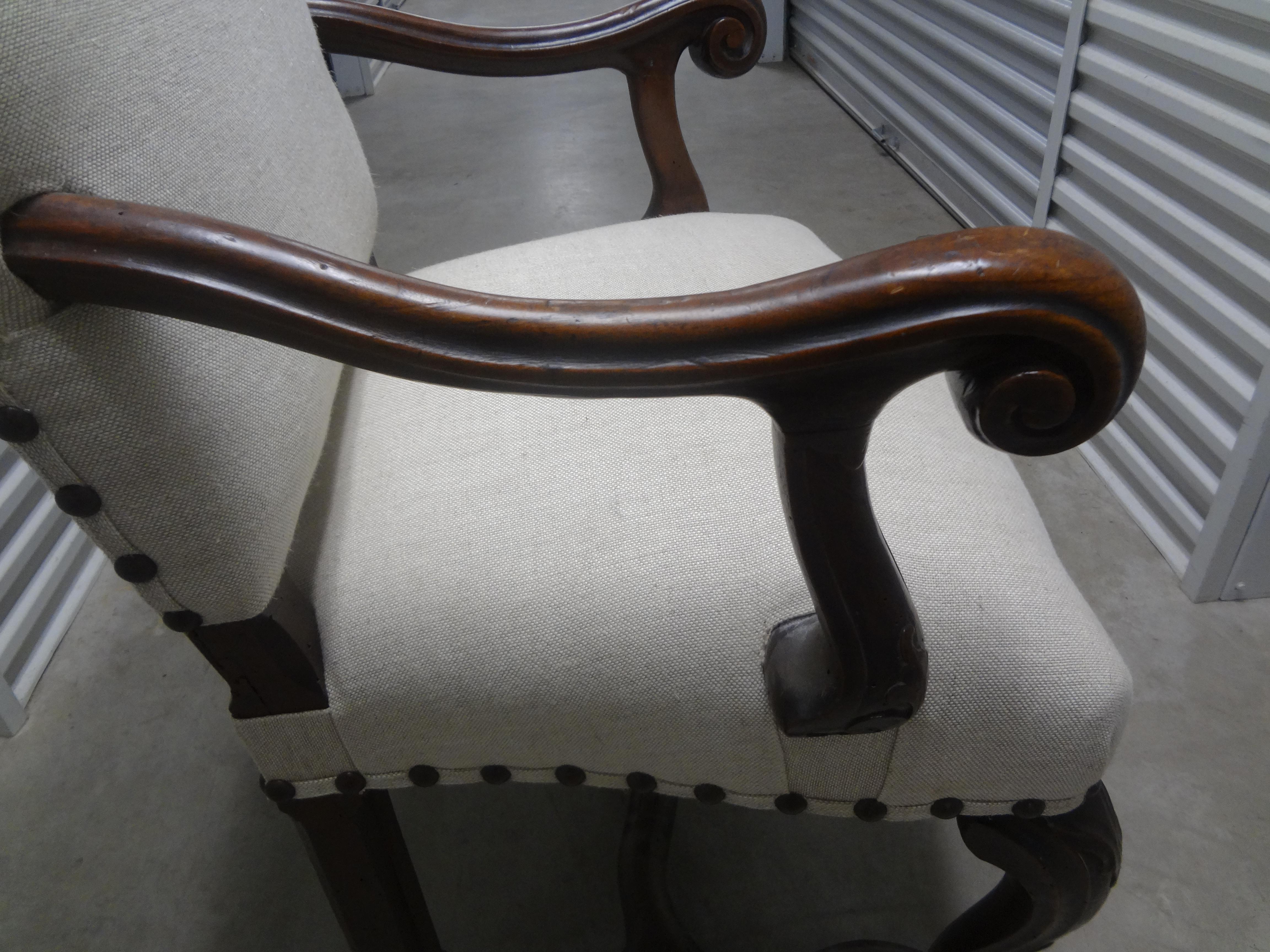 Italienischer Louis-XIV-Stuhl aus Nussbaumholz aus dem 18. im Angebot 3