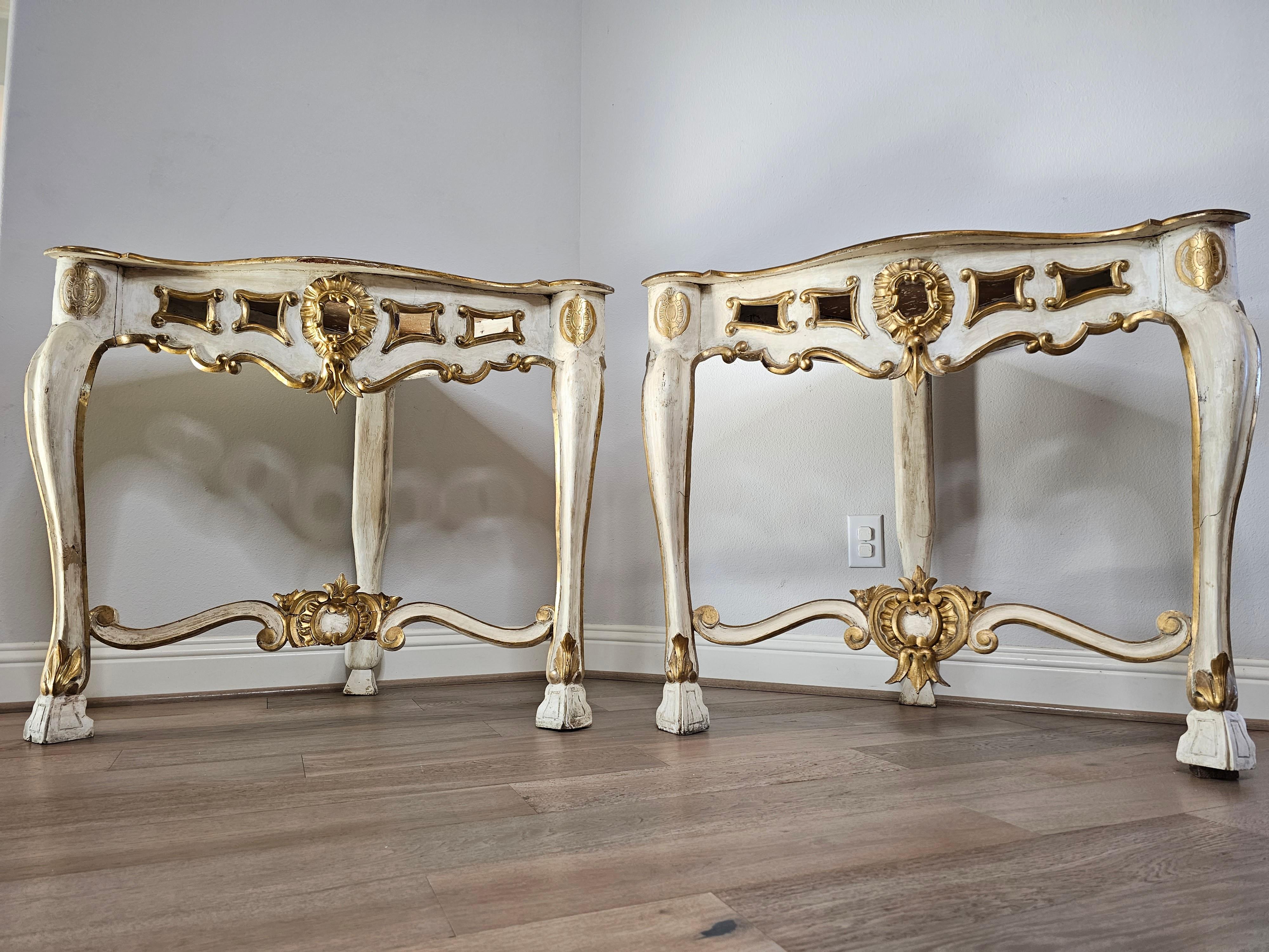 18th Century Italian Louis XV Carved Painted Gilt Wood Corner Console Table Pair For Sale 4