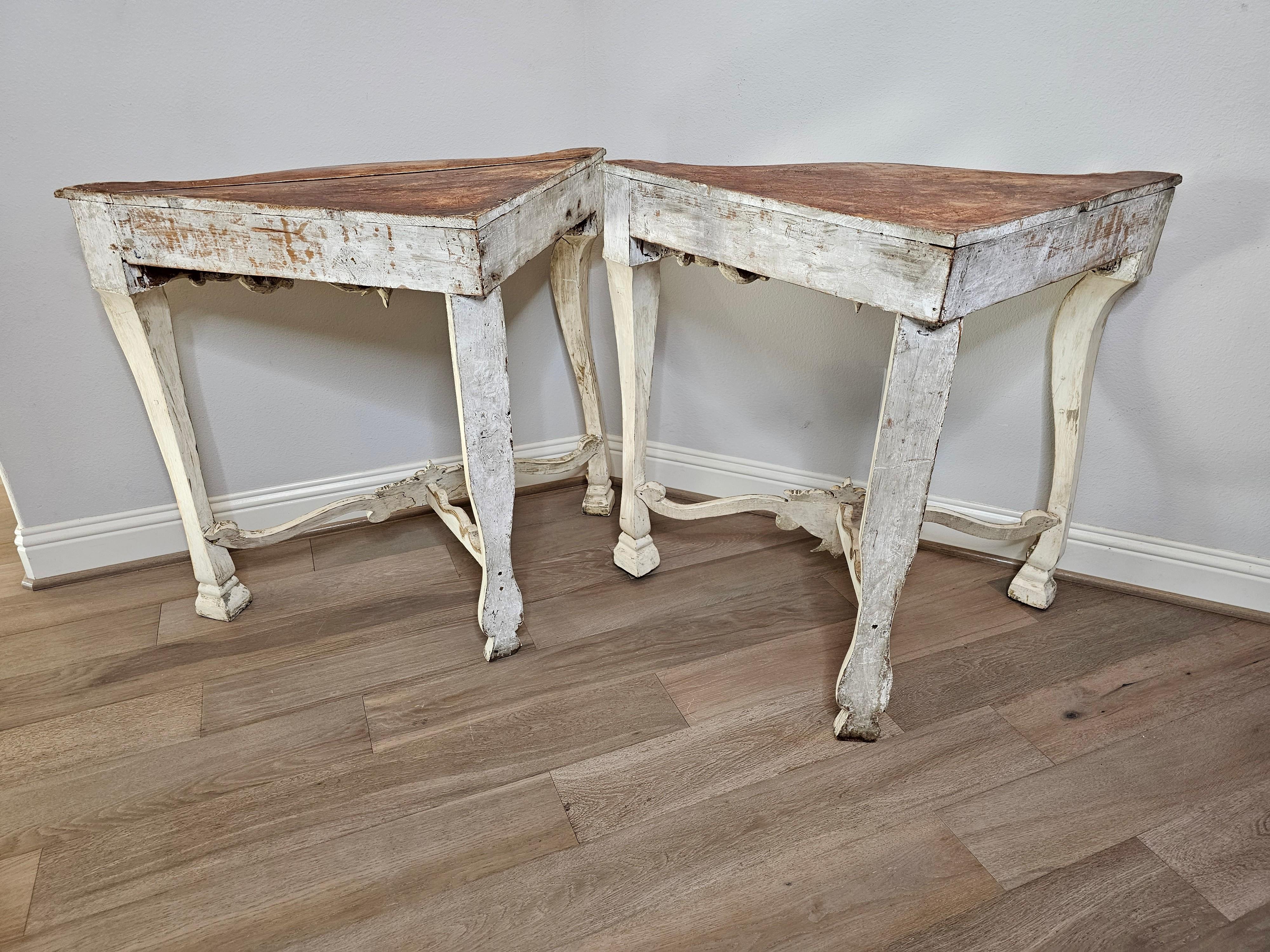 18th Century Italian Louis XV Carved Painted Gilt Wood Corner Console Table Pair For Sale 10