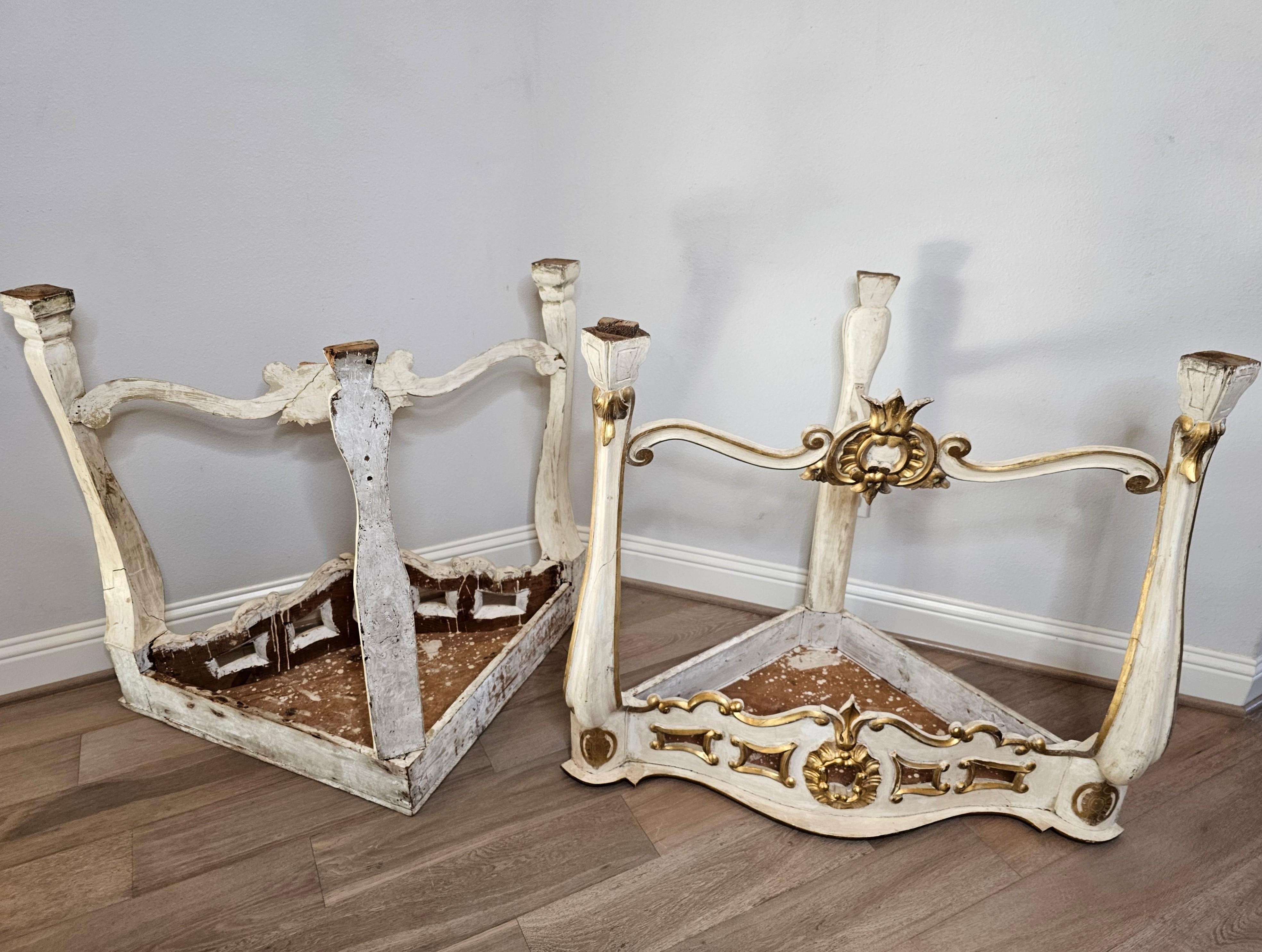 18th Century Italian Louis XV Carved Painted Gilt Wood Corner Console Table Pair For Sale 11