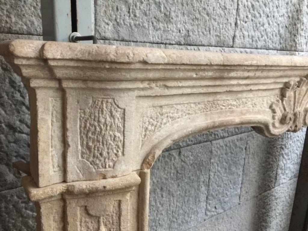 18th Century Italian Louis XV Fireplace Mantel In Good Condition For Sale In Zedelgem, BE