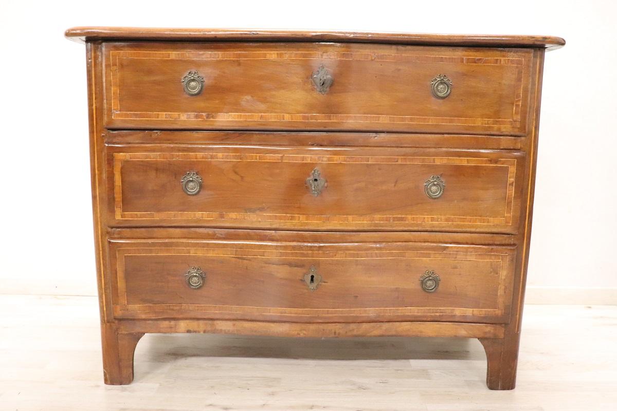 18th Century Italian Louis XV Inlaid Walnut Antique Chest of Drawers In Good Condition For Sale In Casale Monferrato, IT