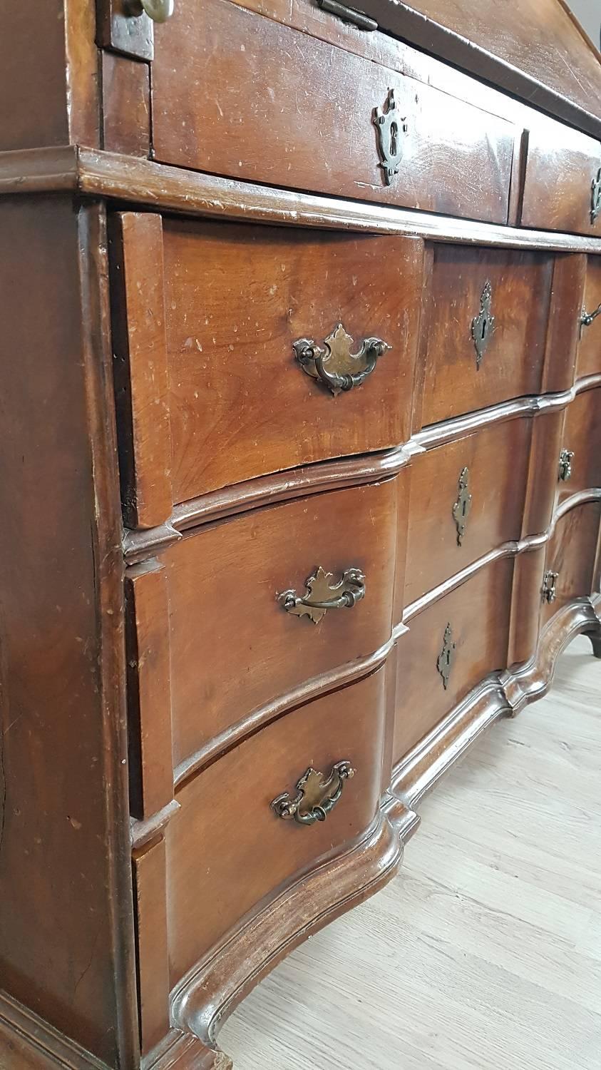 18th Century Italian Louis XV Walnut Chest of Drawers with Secretaire For Sale 6