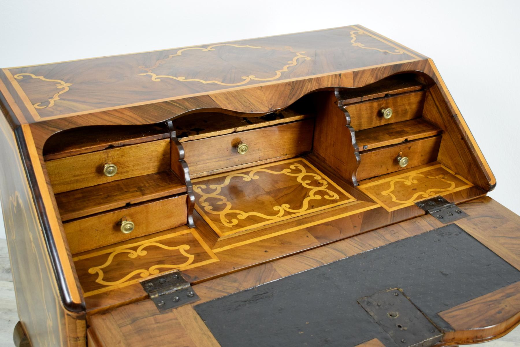 18th Century, Italian Louis XV Paved and Inlaid Chest of Drawers with Secretaire 8