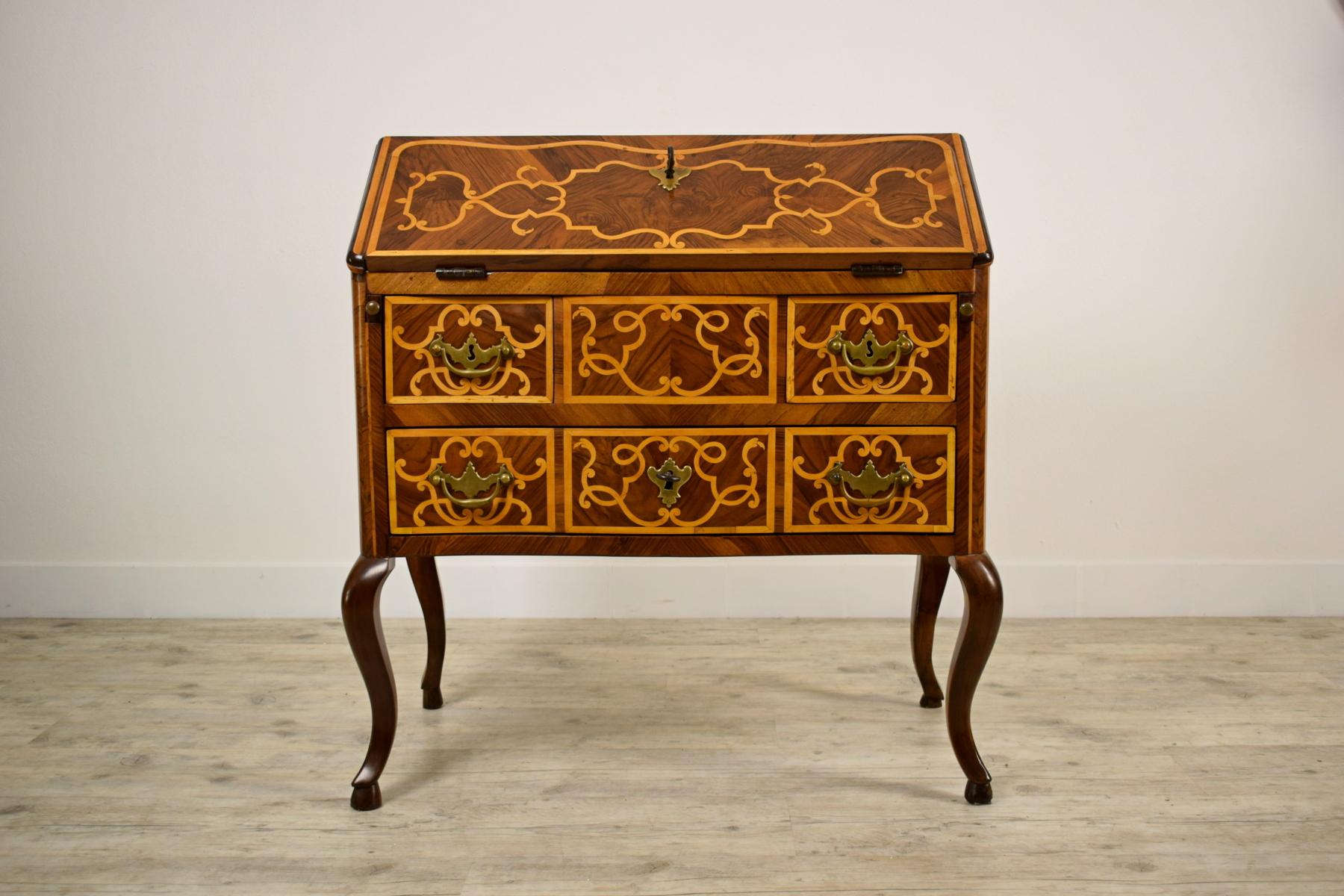 18th century, Italian Louis XV paved and inlaid chest of drawers with secretaire

This small and valuable Chest of drawers was made in Piedmont, north of Italy, in the first half of the 18th century, Louis XV.
Entirely paved in walnut wood, the