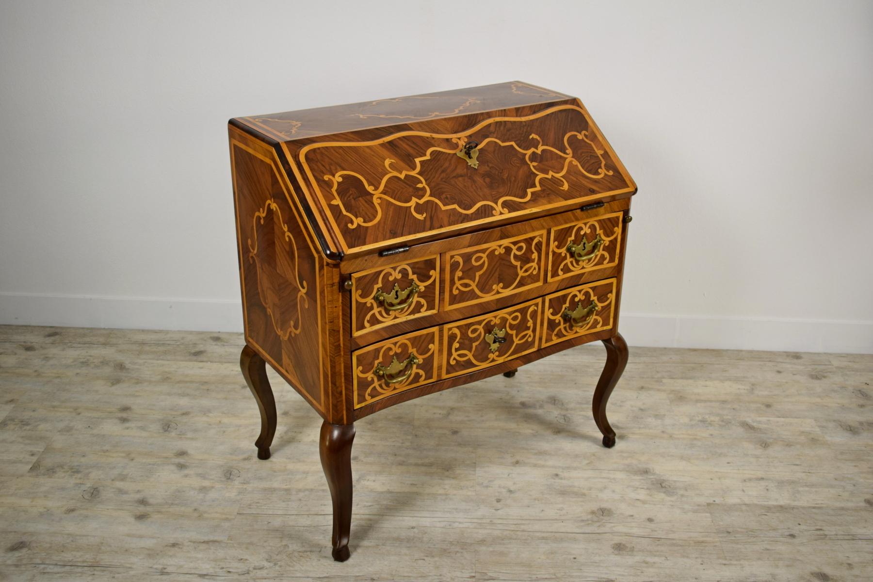 18th Century, Italian Louis XV Paved and Inlaid Chest of Drawers with Secretaire 3