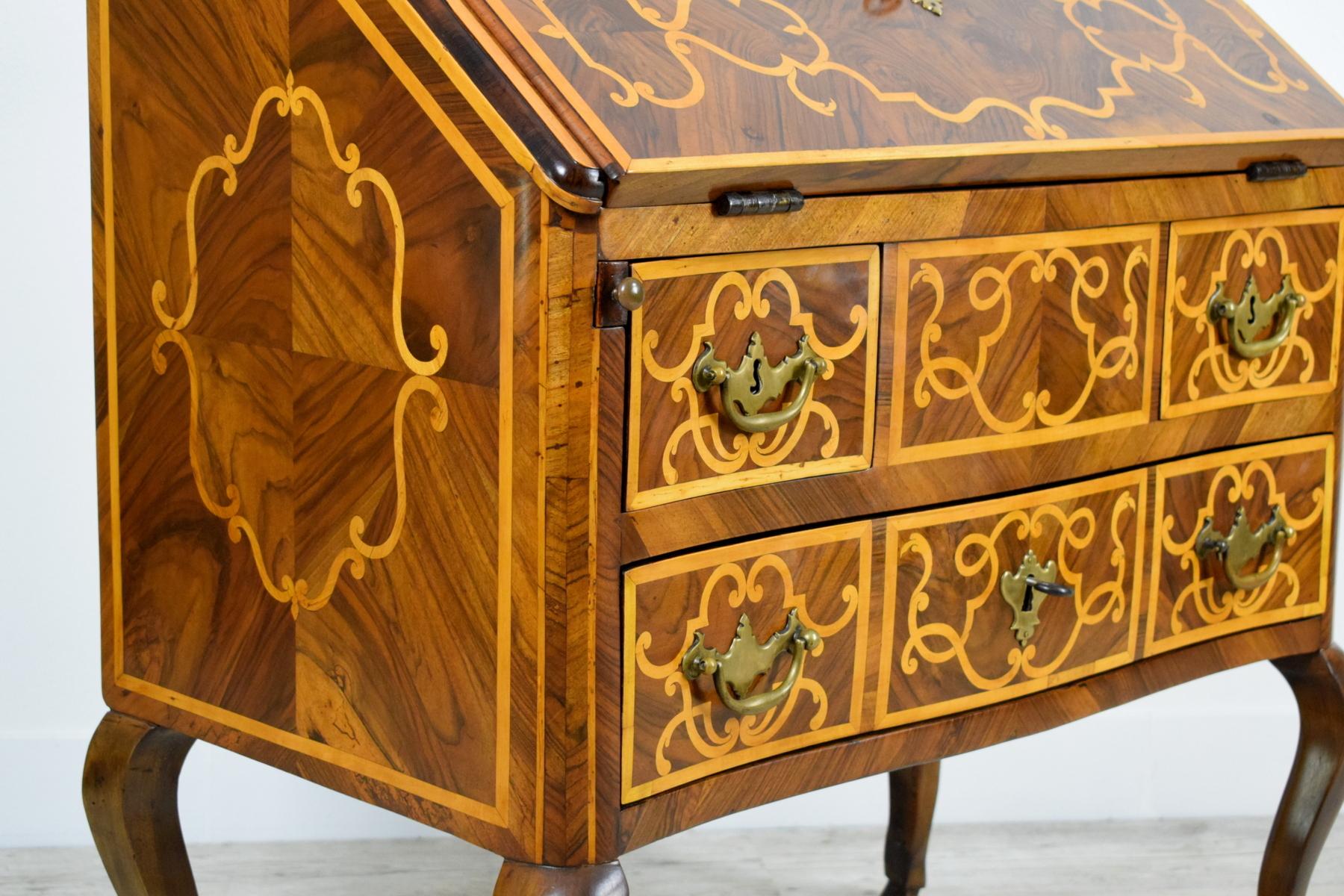 18th Century, Italian Louis XV Paved and Inlaid Chest of Drawers with Secretaire 4