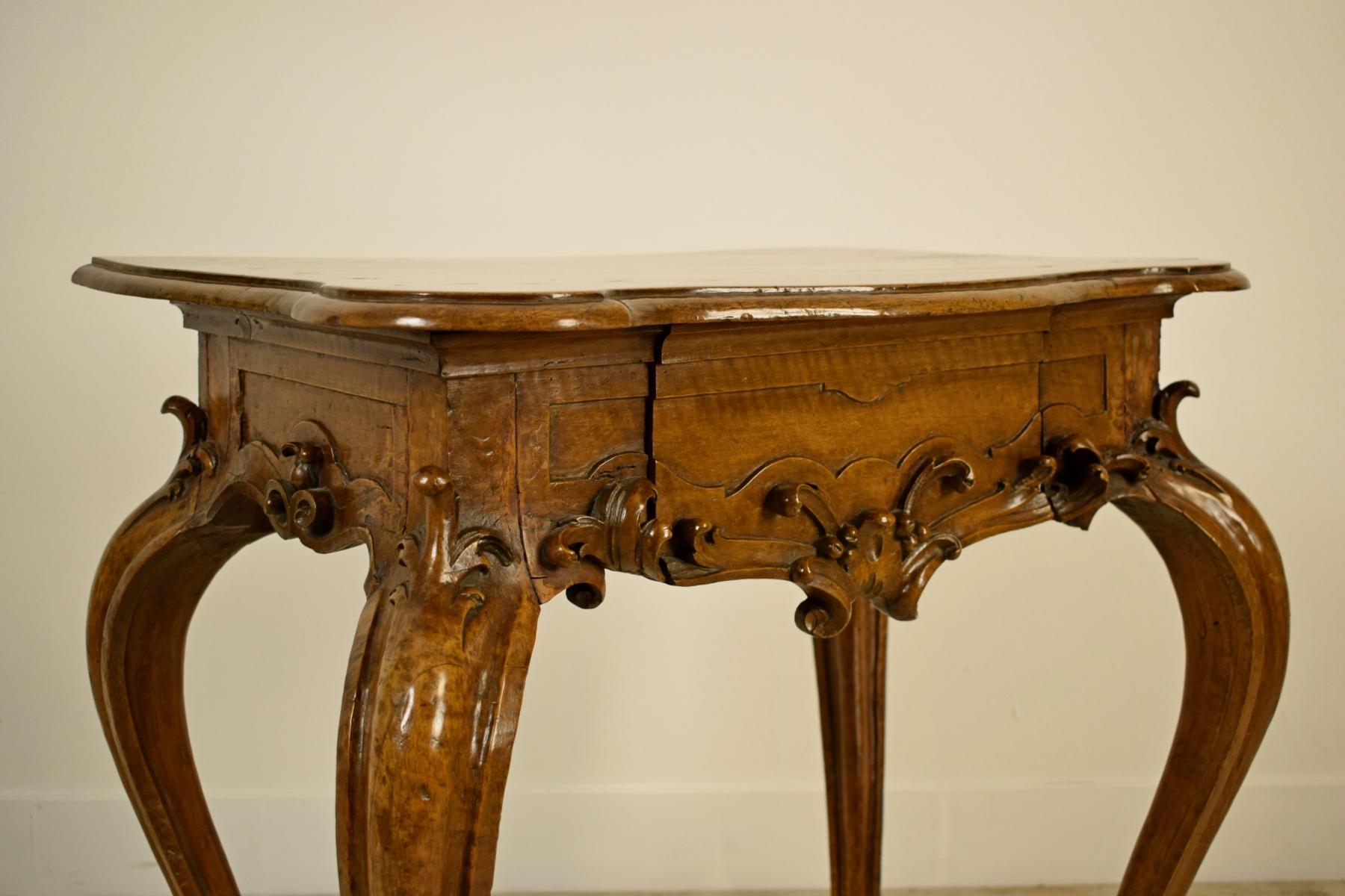 18th Century, Italian Louis XV Solid Walnut Wood Console Table 3