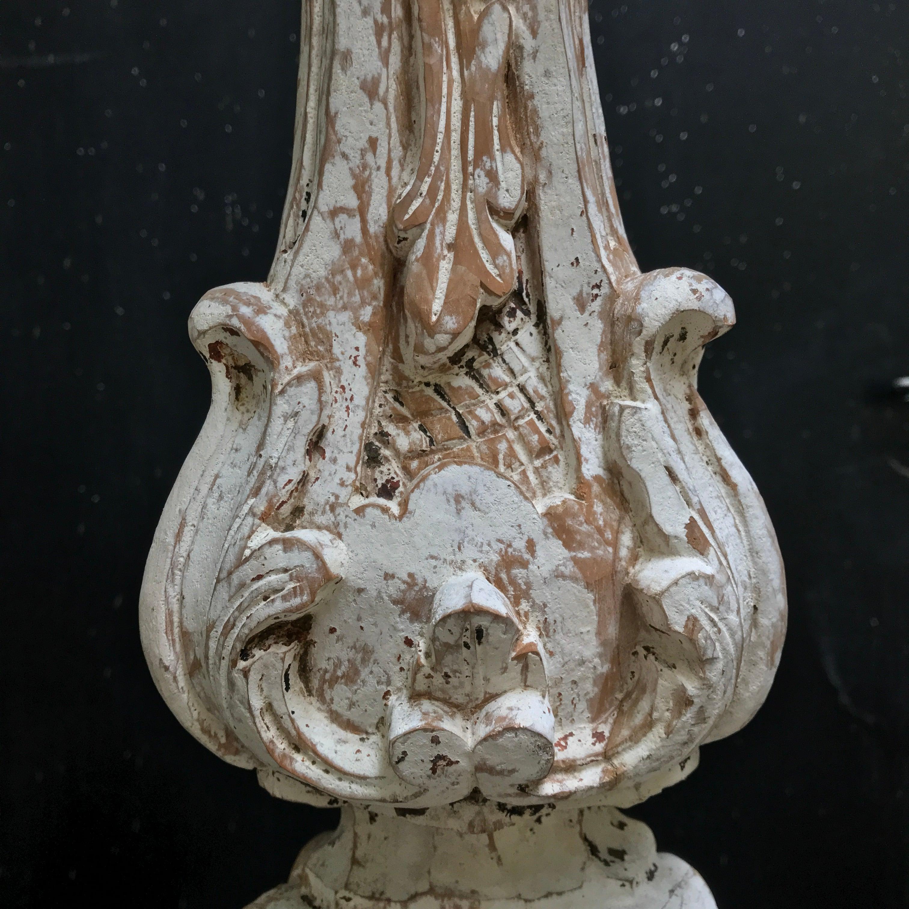Sculpté à la main Lampadaire à Pricket de Style Louis XV Italien du 18ème Siècle Finition vieillie en vente
