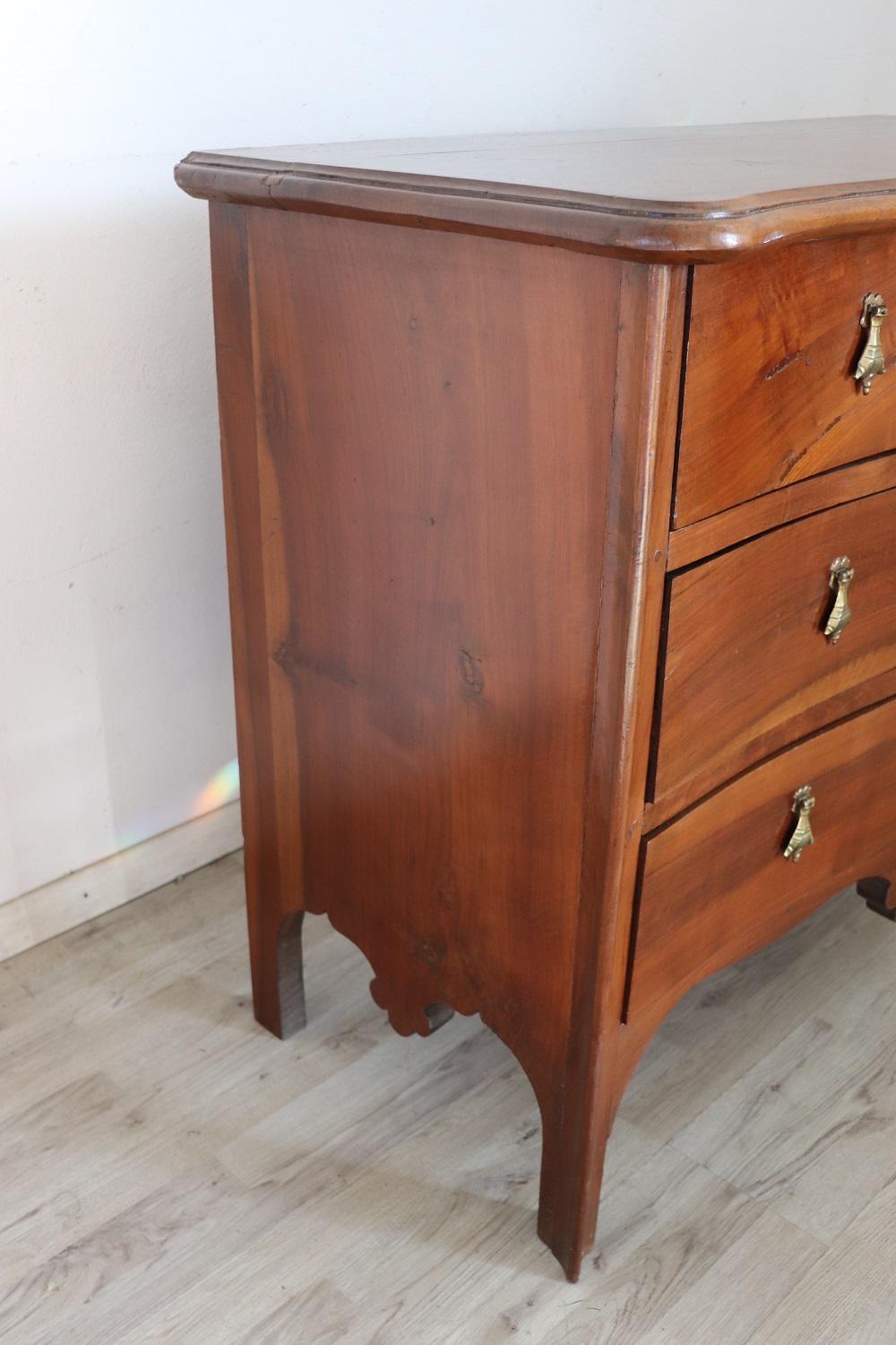 Mid-18th Century 18th Century Italian Louis XV Walnut Antique Commode or Chest of Drawers For Sale