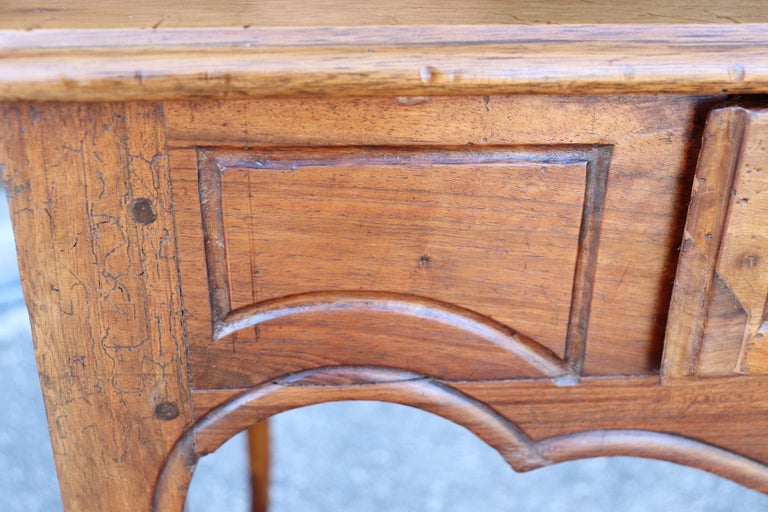18th Century Italian Louis XV Walnut Wood Writing Desk In Excellent Condition For Sale In Bosco Marengo, IT