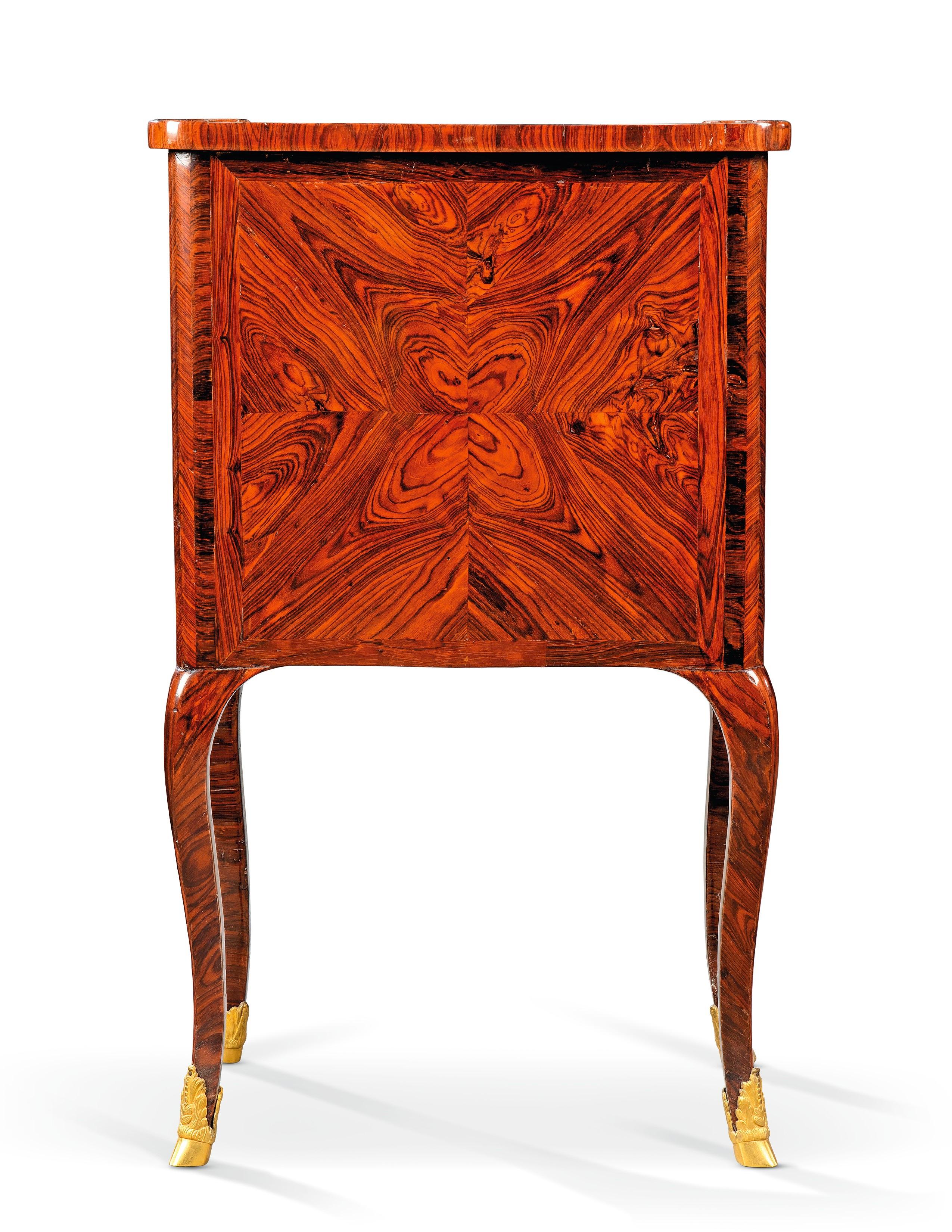 Gilt 18th Century, Italian Louis XV Wood Center Table For Sale
