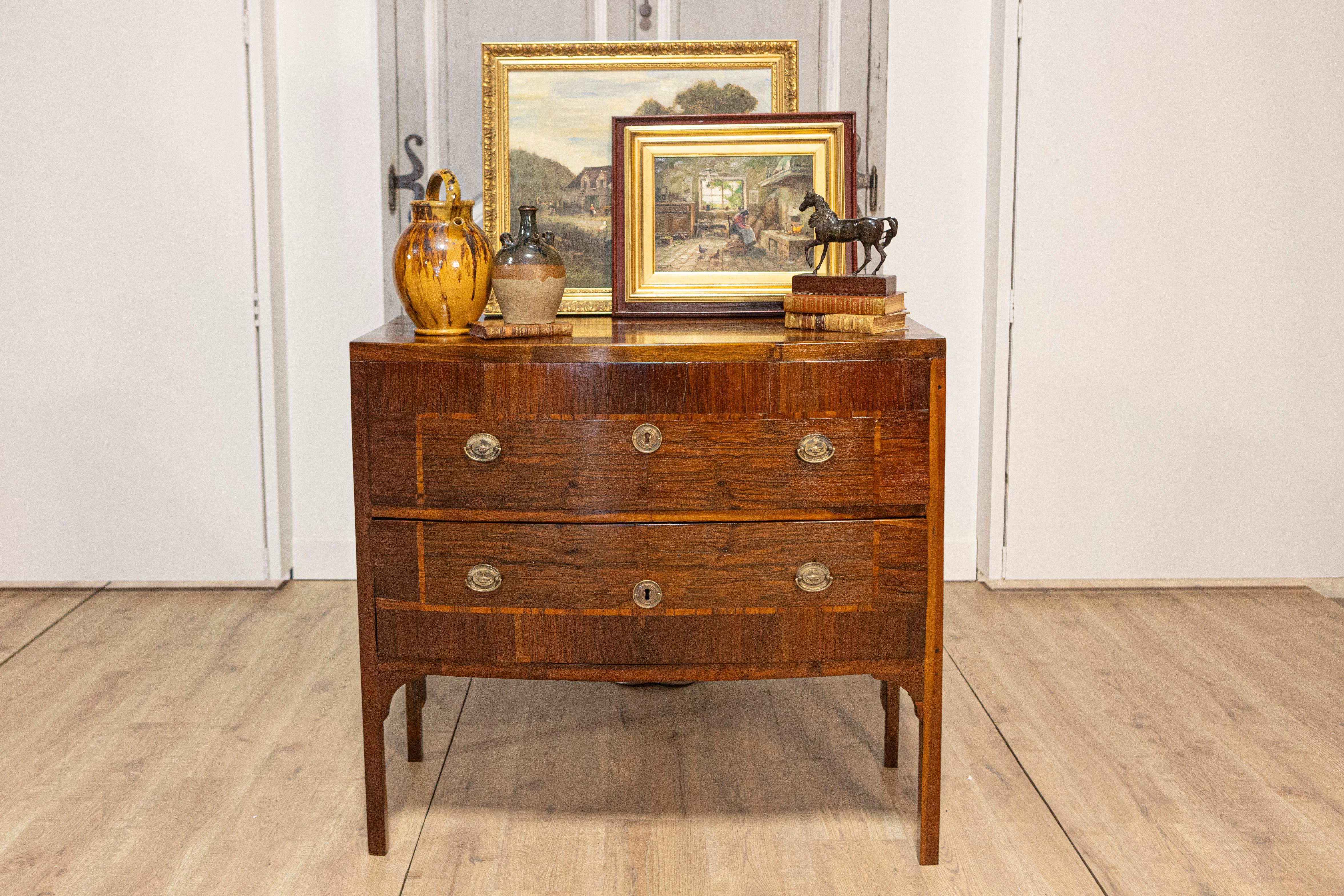 Italienische Louis-XVI-Kommode aus dem 18. (Walnuss) im Angebot
