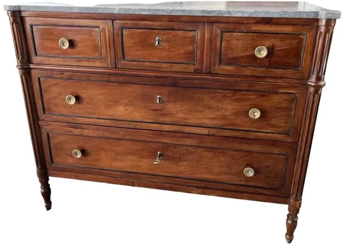 Commode Luigi XVI del XVIII secolo in noce con marmo grigio in vendita 4