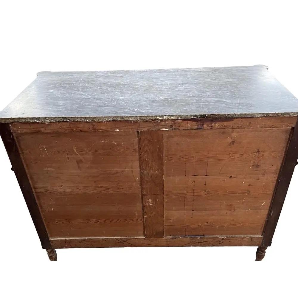 Italiano Commode Luigi XVI del XVIII secolo in noce con marmo grigio in vendita