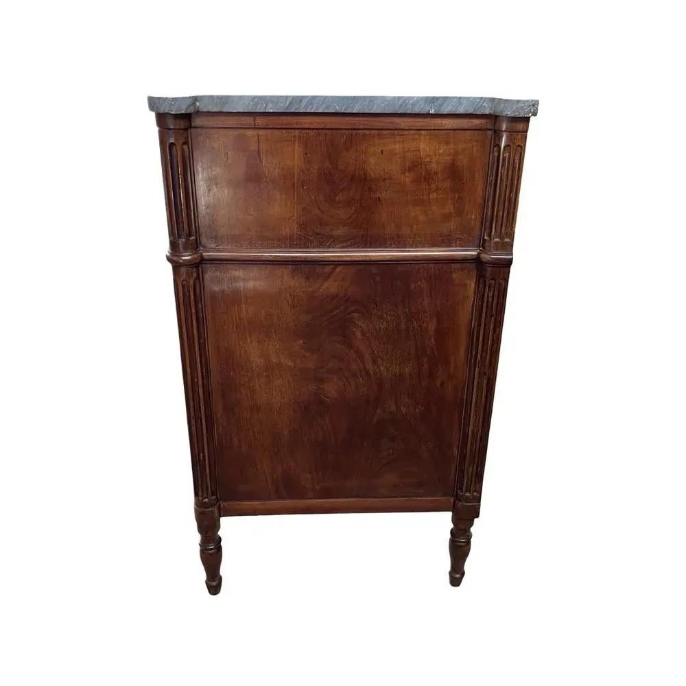 Commode Luigi XVI del XVIII secolo in noce con marmo grigio In condizioni buone in vendita a Viterbo, VT