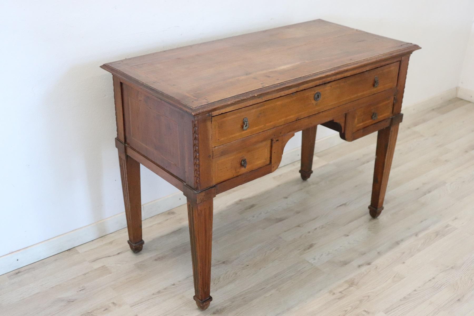 Elegant antique Italian Louis XVI writing desk. The desk is made of solid walnut wood. Simple essential line with solid straight legs. Refined decoration with geometric taste inlay. Plenty of space for your writing needs and three comfortable