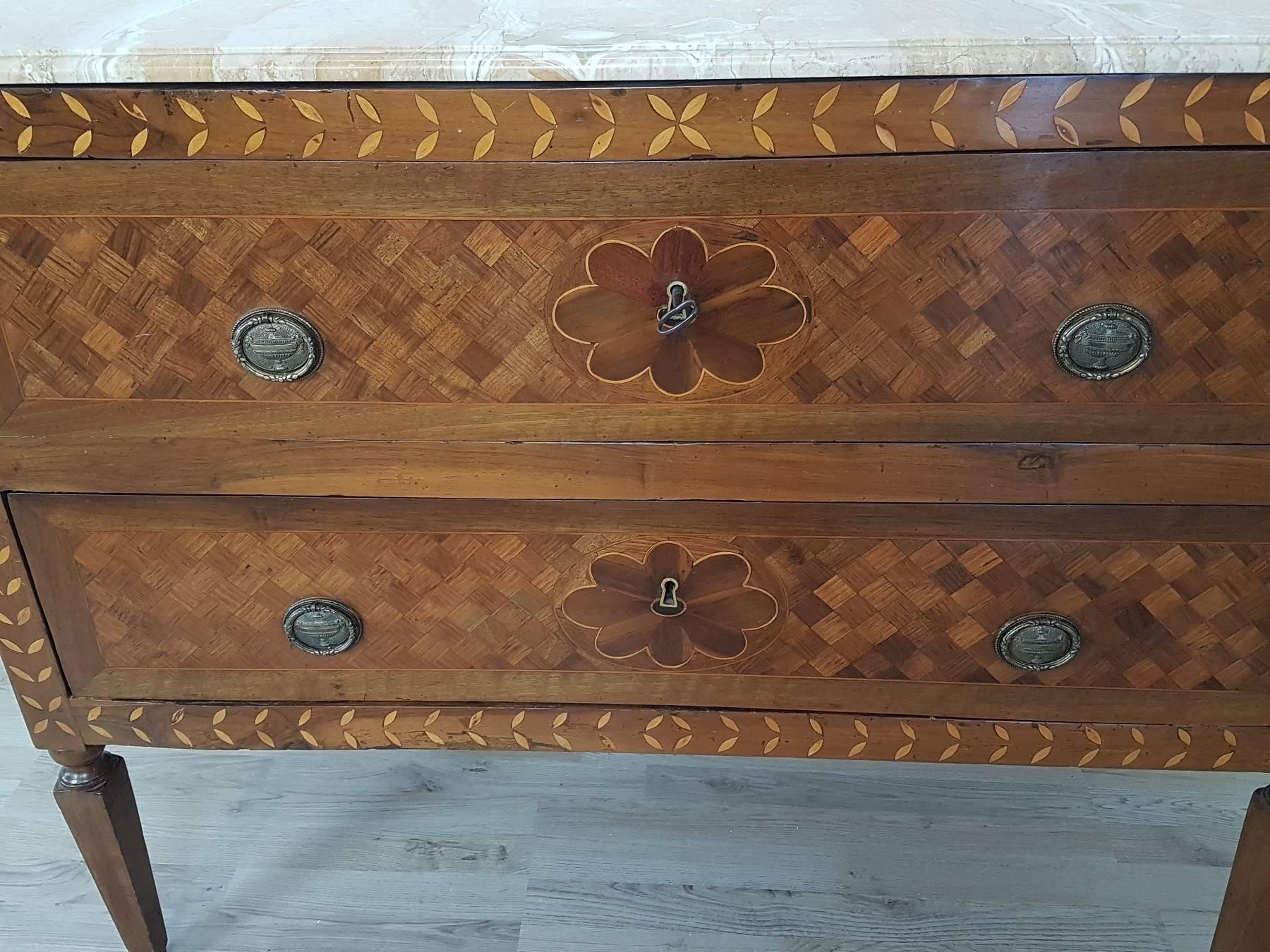 18th Century Italian Louis XVI Inlay Wood Marble Top Chest of Drawers In Excellent Condition In Casale Monferrato, IT