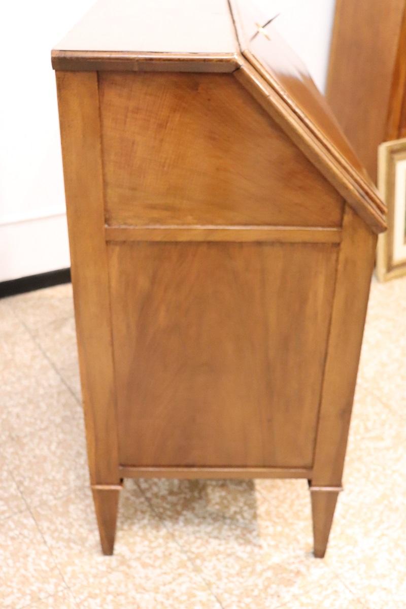 Cassettone antico in noce massiccio Luigi XVI del XVIII secolo, restaurato in vendita 5