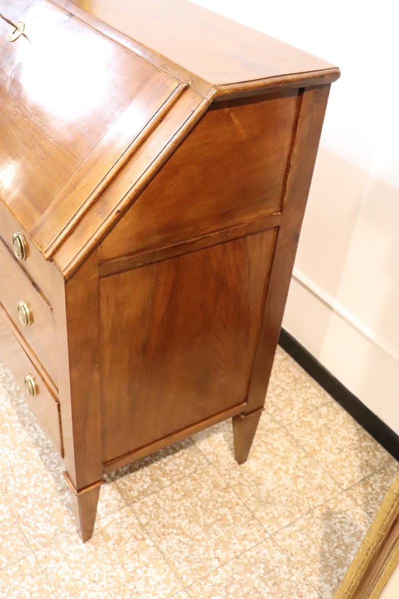 Cassettone antico in noce massiccio Luigi XVI del XVIII secolo, restaurato in vendita 8
