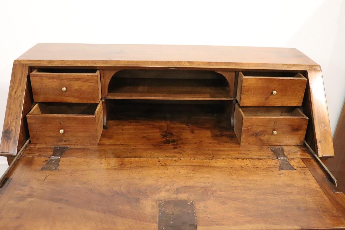 Cassettone antico in noce massiccio Luigi XVI del XVIII secolo, restaurato in vendita 3