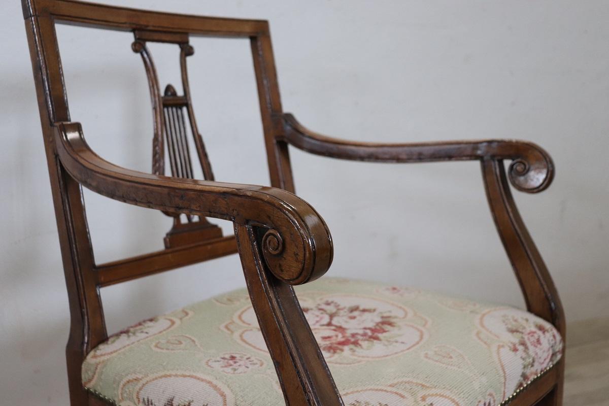 18th Century Italian Louis XVI Solid Walnut Armchair  In Good Condition For Sale In Casale Monferrato, IT