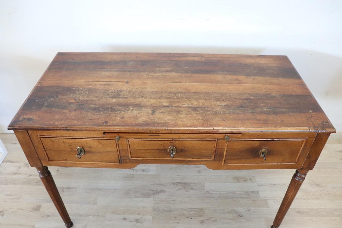 18th Century Italian Louis XVI Solid Walnut Wood Antique Writing Desk For Sale 2