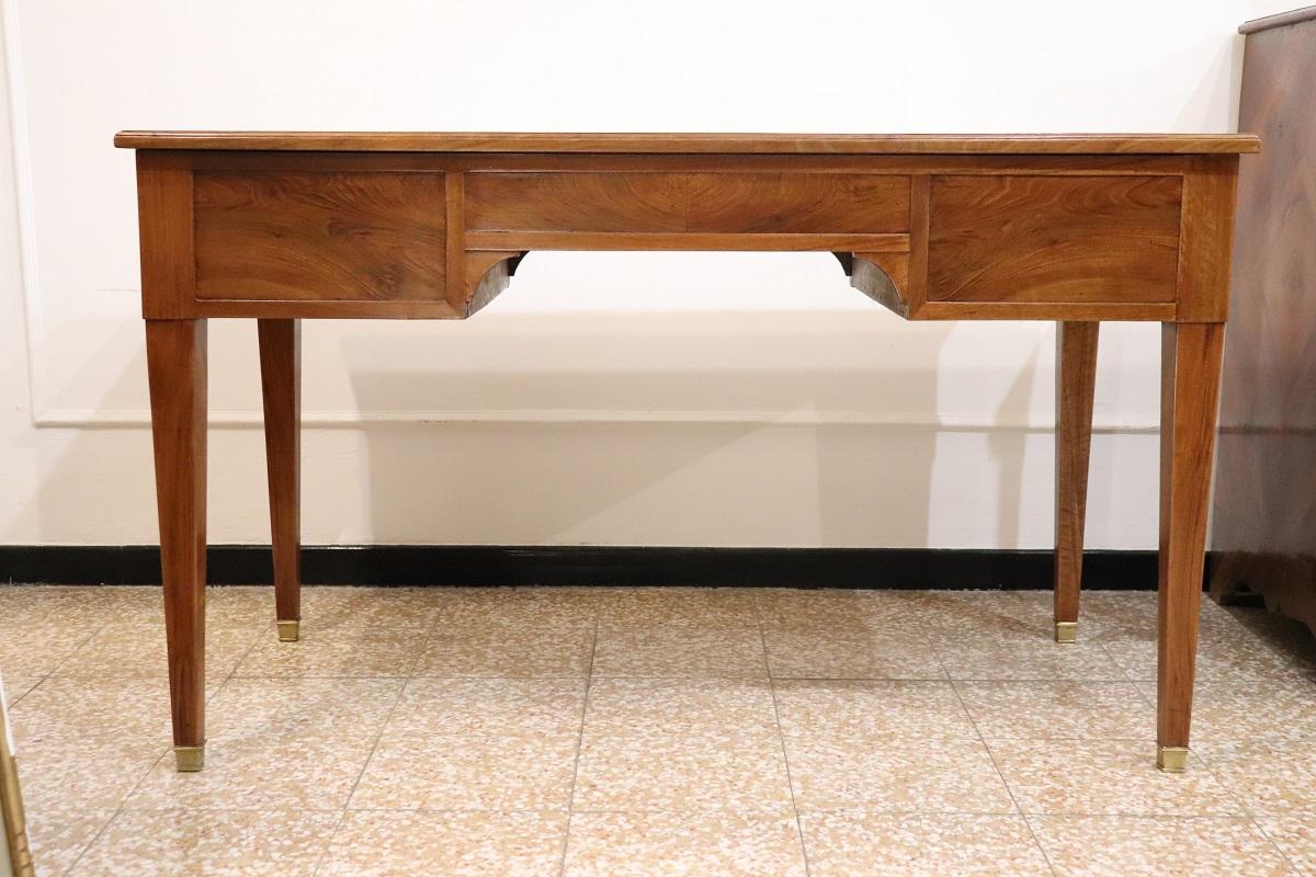 Scrivania antica in legno di noce Luigi XVI del XVIII secolo in vendita 3