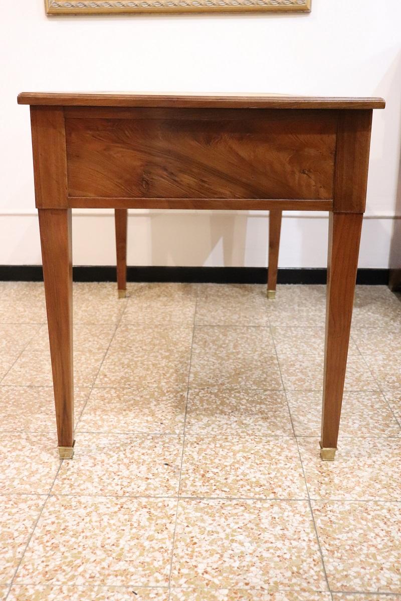 Scrivania antica in legno di noce Luigi XVI del XVIII secolo in vendita 4