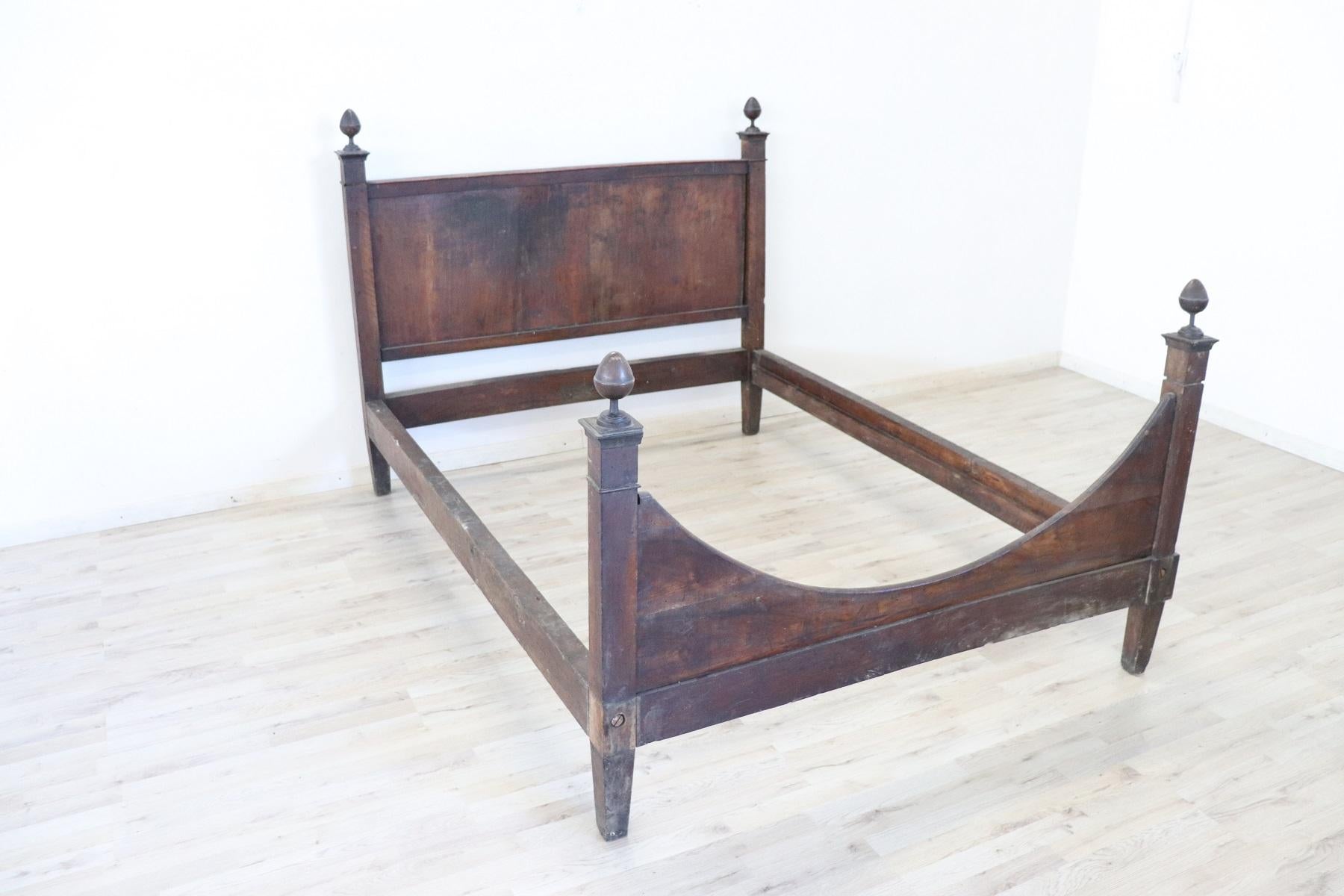 18th Century Italian Louis XVI Walnut Bed In Fair Condition In Casale Monferrato, IT