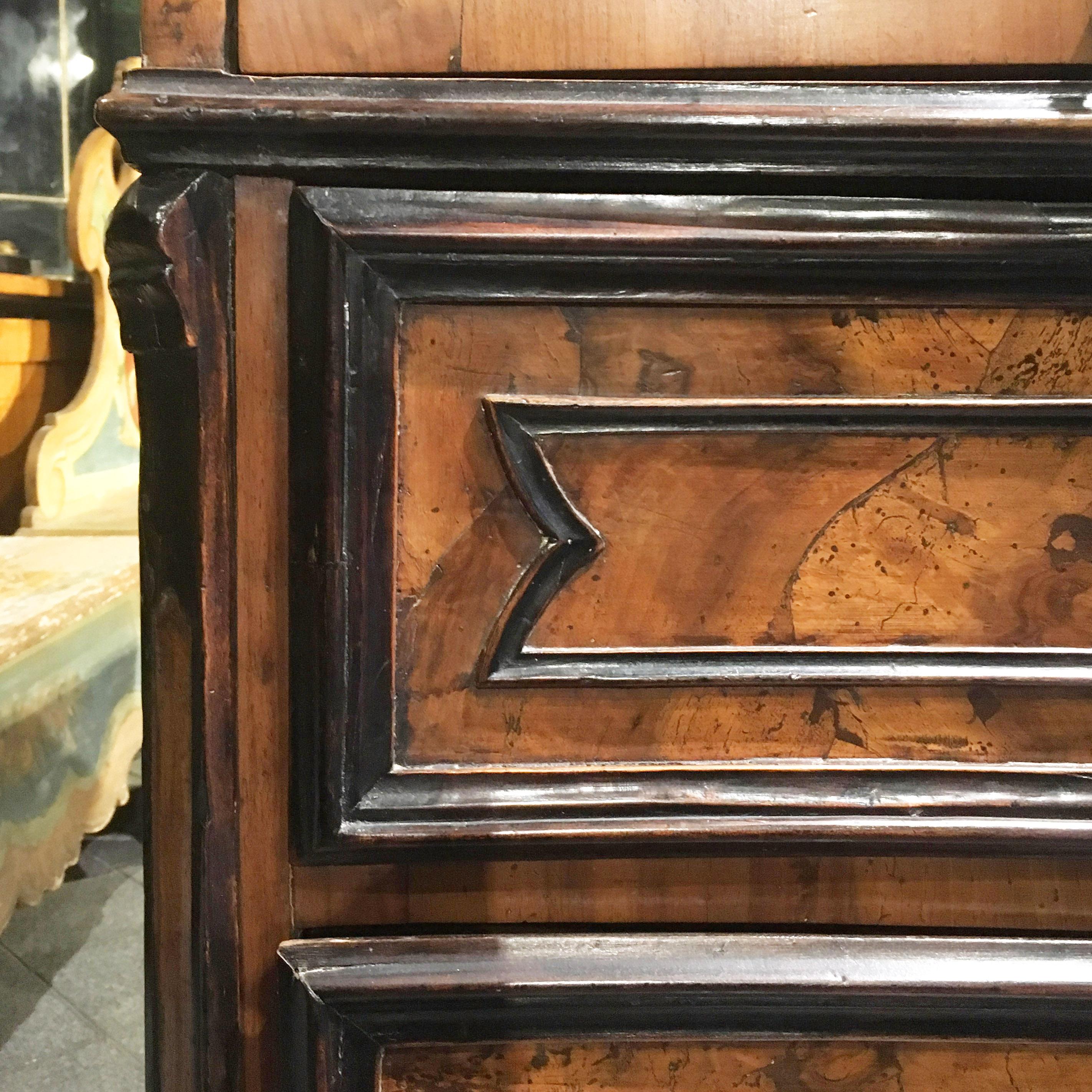 18th Century Italian Louis XVI Walnut Root, Solid and Ebonized Walnut Bureau For Sale 8