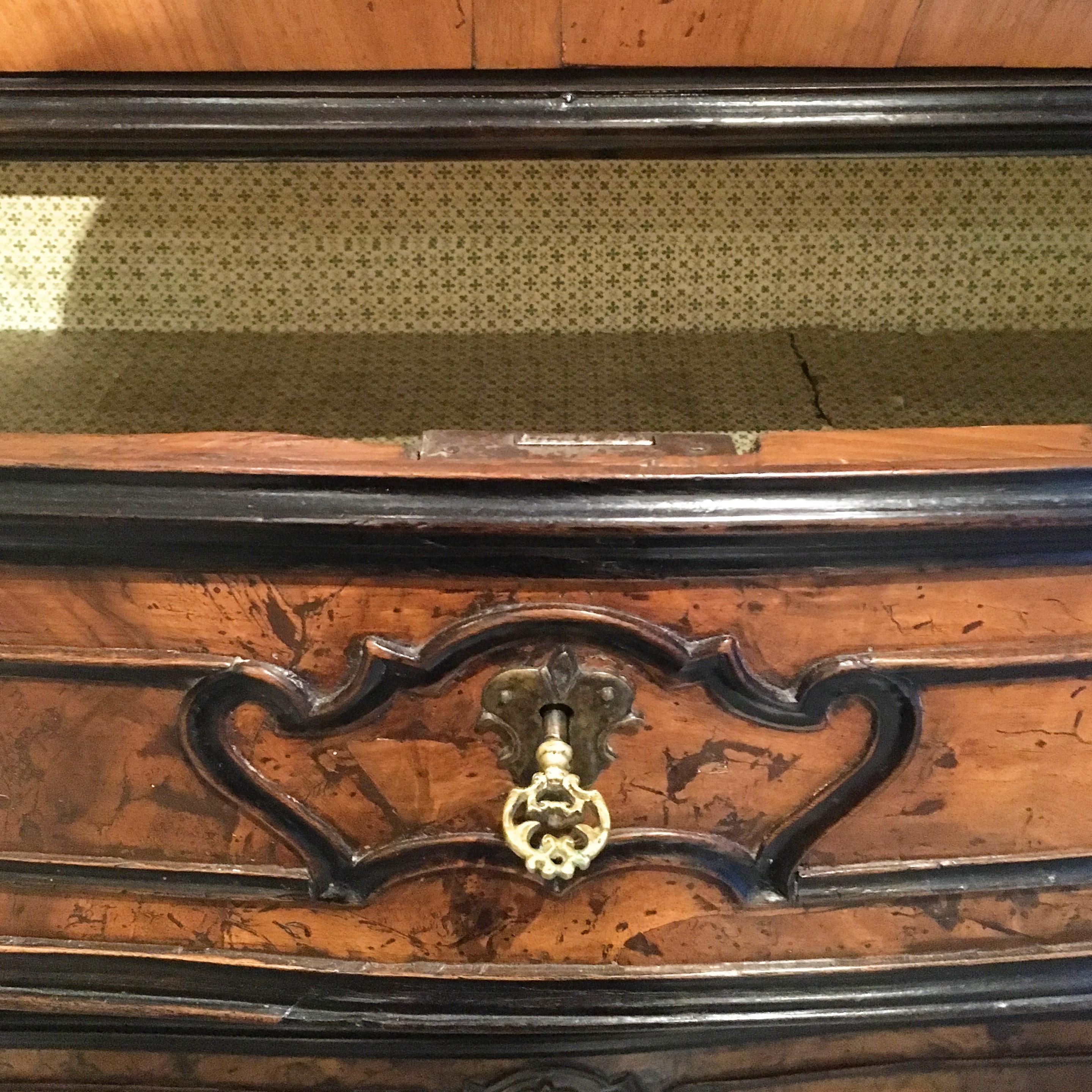 18th Century Italian Louis XVI Walnut Root, Solid and Ebonized Walnut Bureau For Sale 10