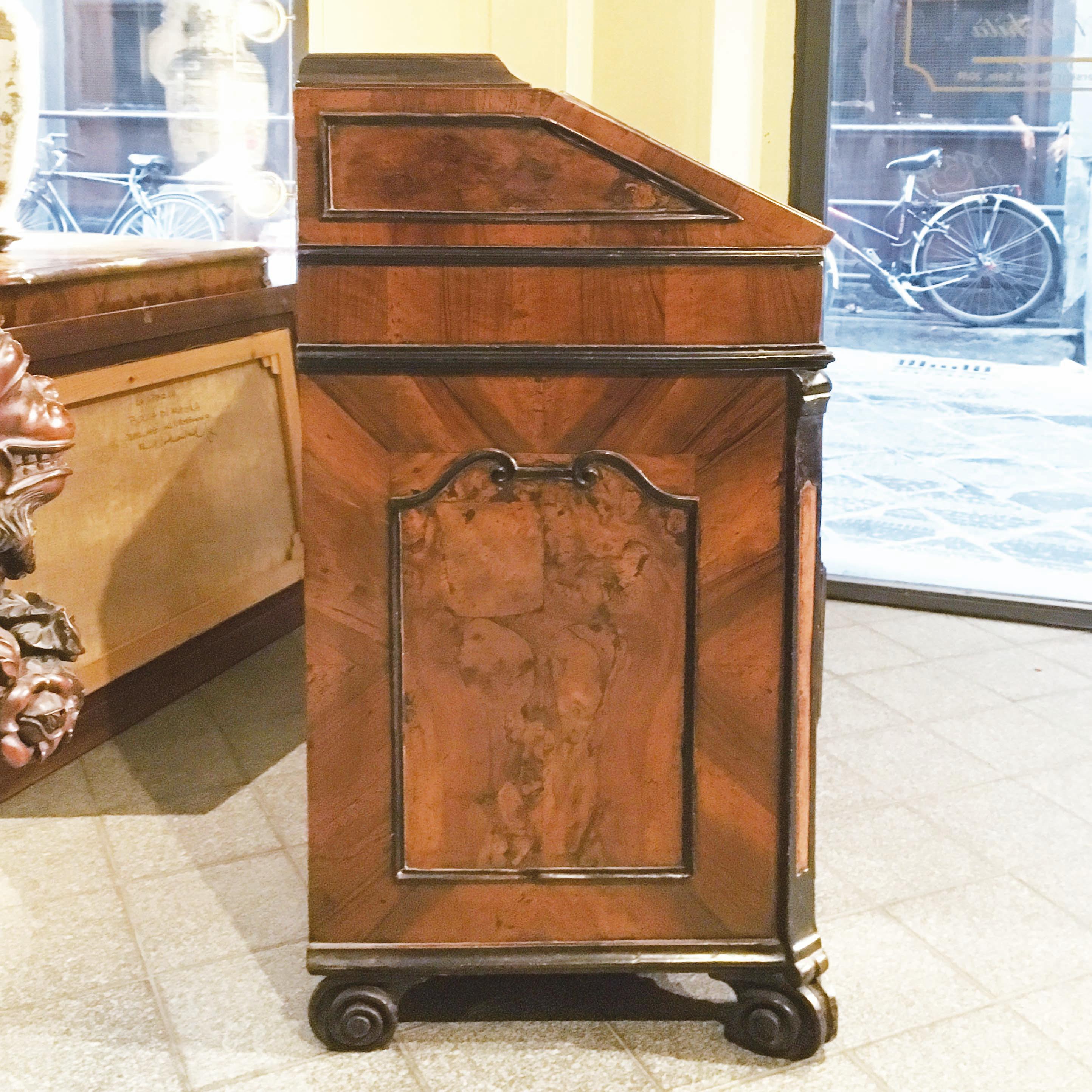 18th Century Italian Louis XVI Walnut Root, Solid and Ebonized Walnut Bureau For Sale 11