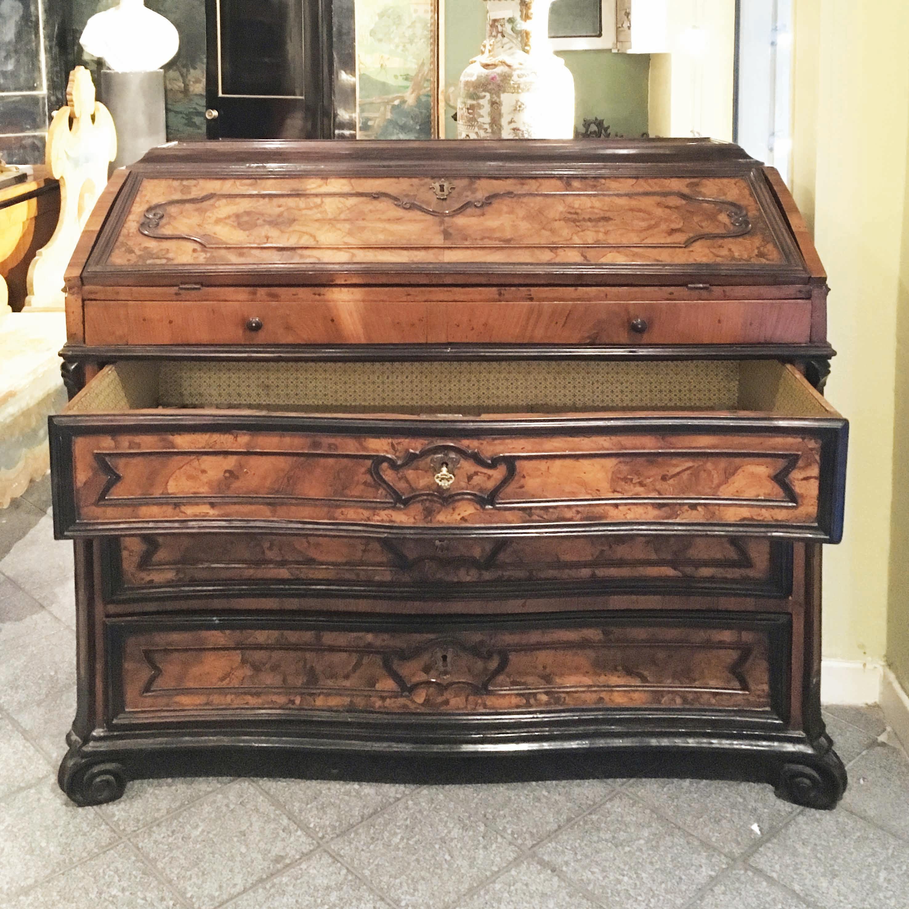 Charming Italian Louis XVI Bureau, secretaire or commode made of walnut root, solid and ebonized walnut wood. The bureau presents a fall front with writing surface and interior drawers above three large and one smaller drawer.
Italy, Lombardy, 18th