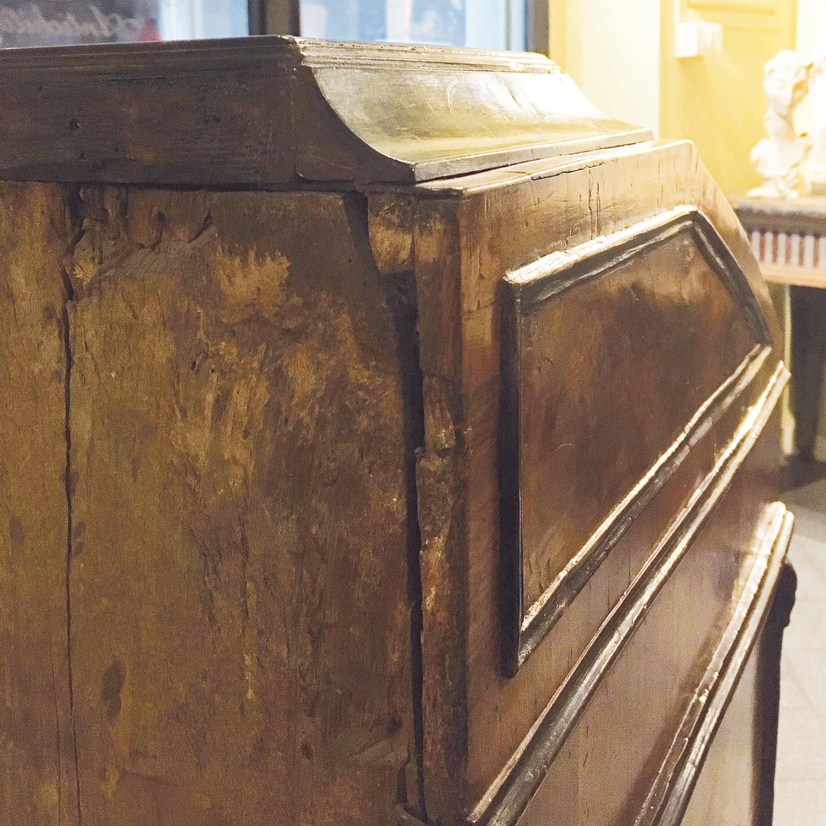 18th Century Italian Louis XVI Walnut Root, Solid and Ebonized Walnut Bureau For Sale 16