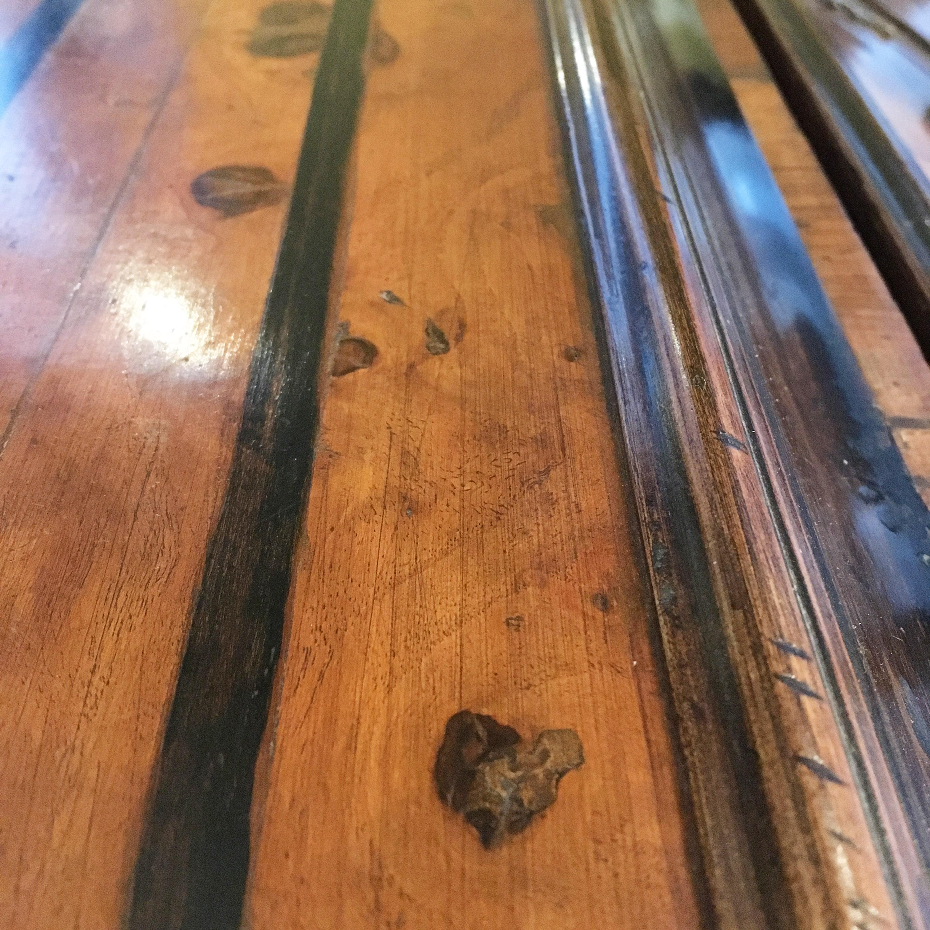 18th Century Italian Louis XVI Walnut Root, Solid and Ebonized Walnut Bureau In Good Condition For Sale In Firenze, Tuscany