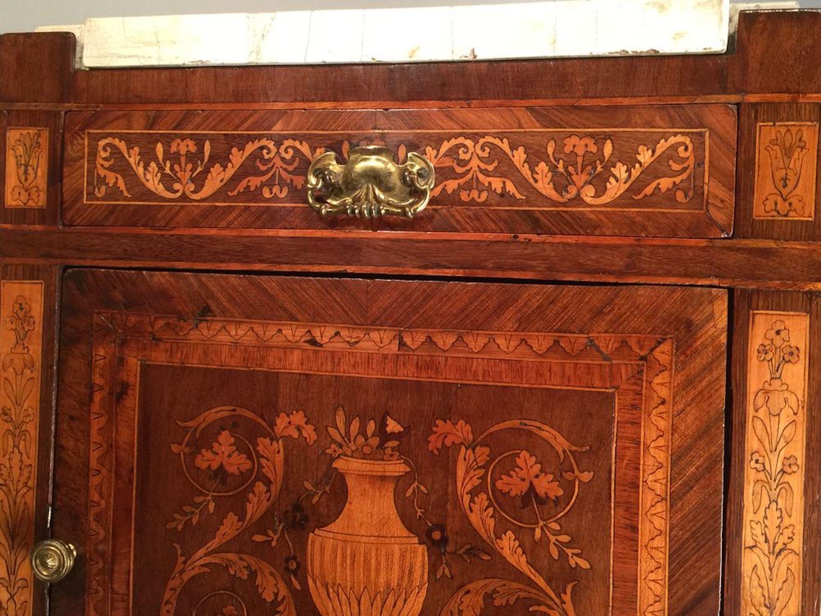 18th Century Italian Maggiolini Walnut Marquetry Comodino 4